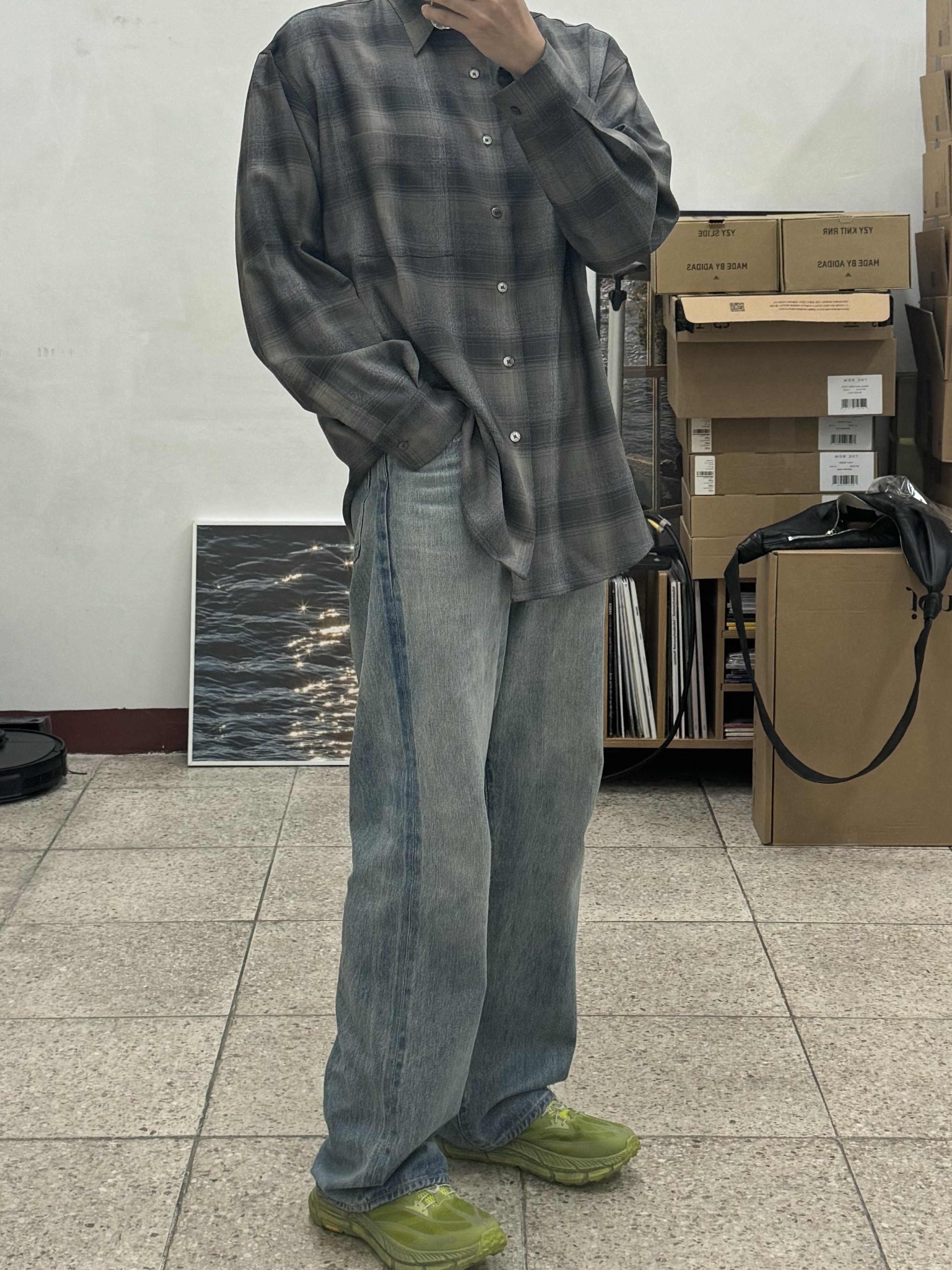 Auralee Super Light Wool Check Shirt Charcoal Grey Check - 24AW, Hoka x Satisfy Mafate Speed 4 Lite Sulfur 착용 스타일 - 1