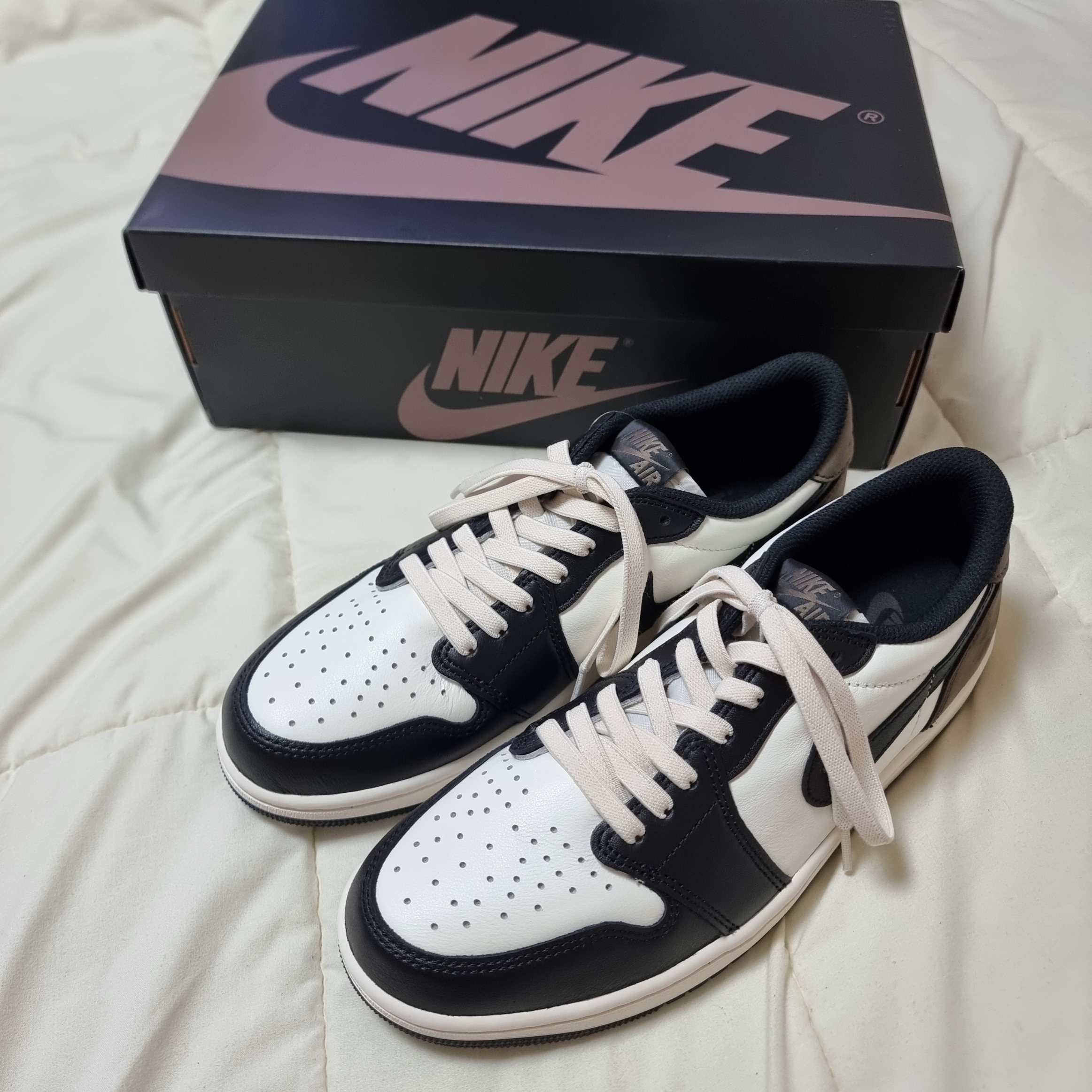 Jordan 1 Retro Low OG Mocha, (GS) Jordan 1 Retro Low OG Mocha 착용 스타일 - 1