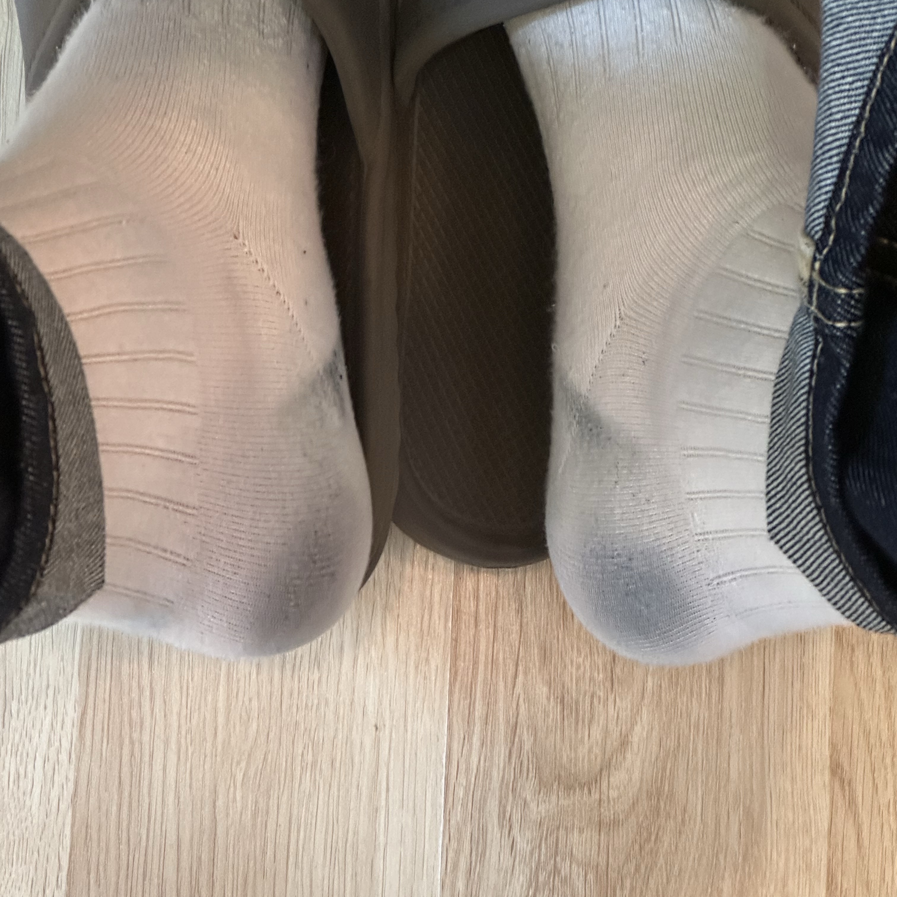 Clarks Wallabee Black Suede 착용 스타일 - 3