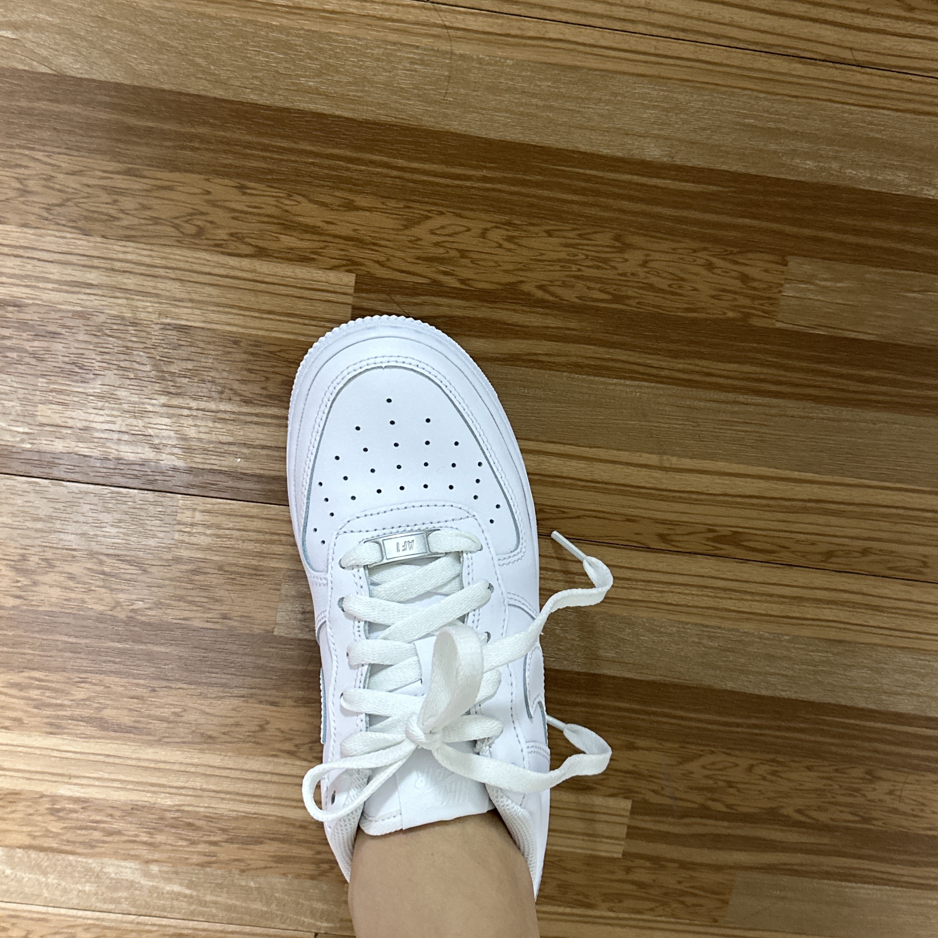 (GS) Nike Air Force 1 LE White 착용 스타일