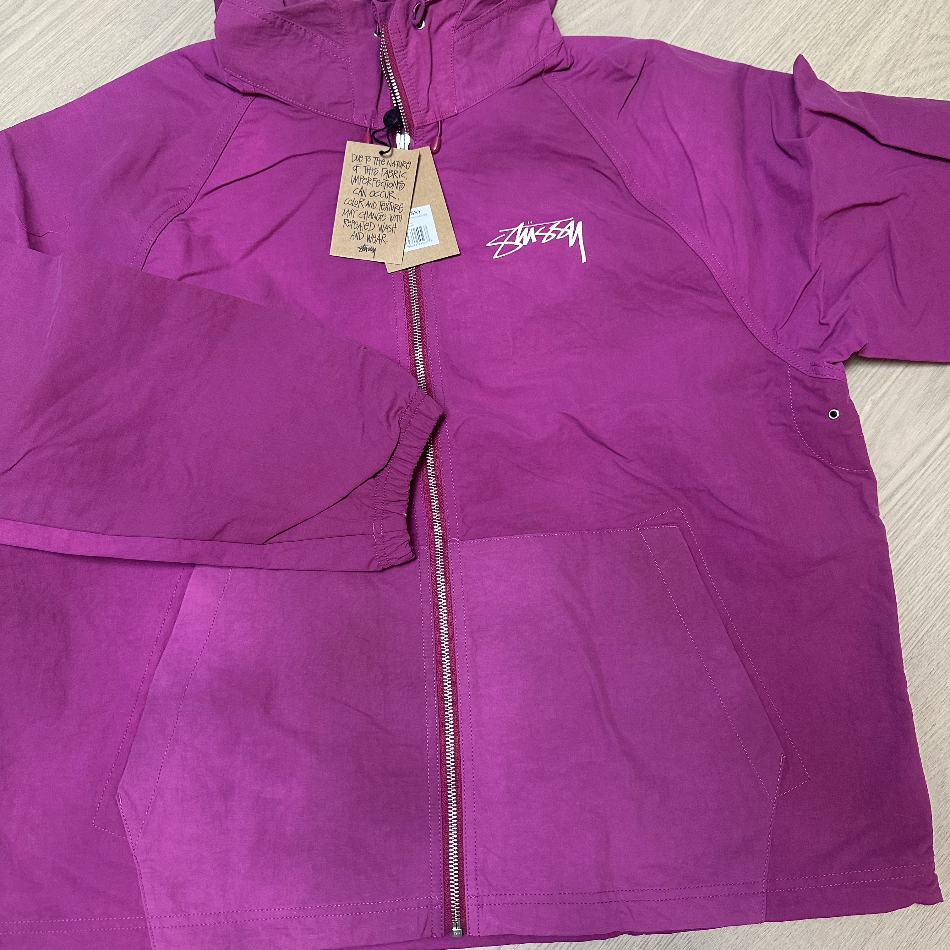 Stussy Wave Dye Beach Shell Jacket Berry 착용 스타일 - 1