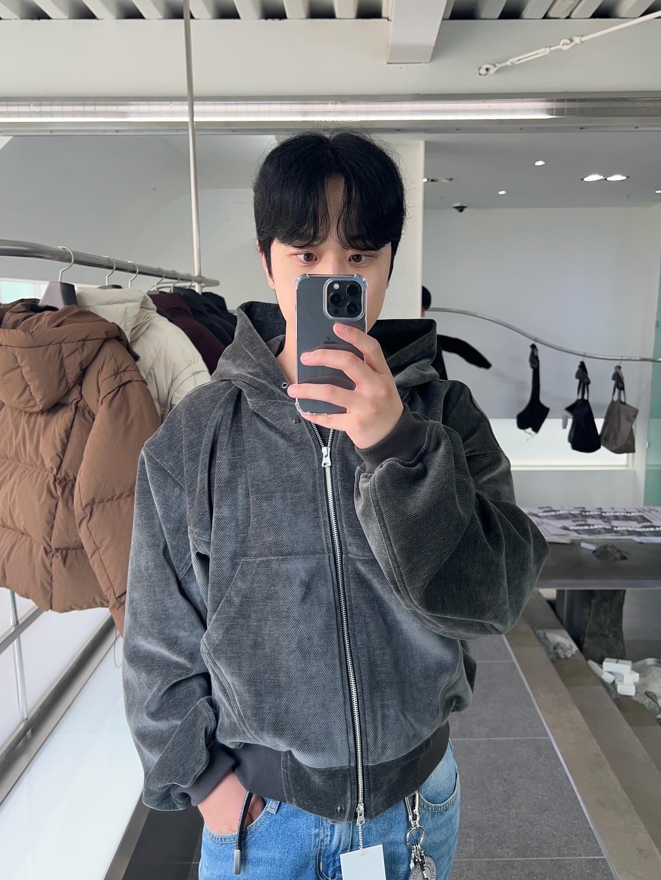 Haleine Cropped Velour Zip Up Hoodie Irongrey (VT308), Haleine Cropped Velour Zip Up Hoodie Black (VT306) 착용 스타일