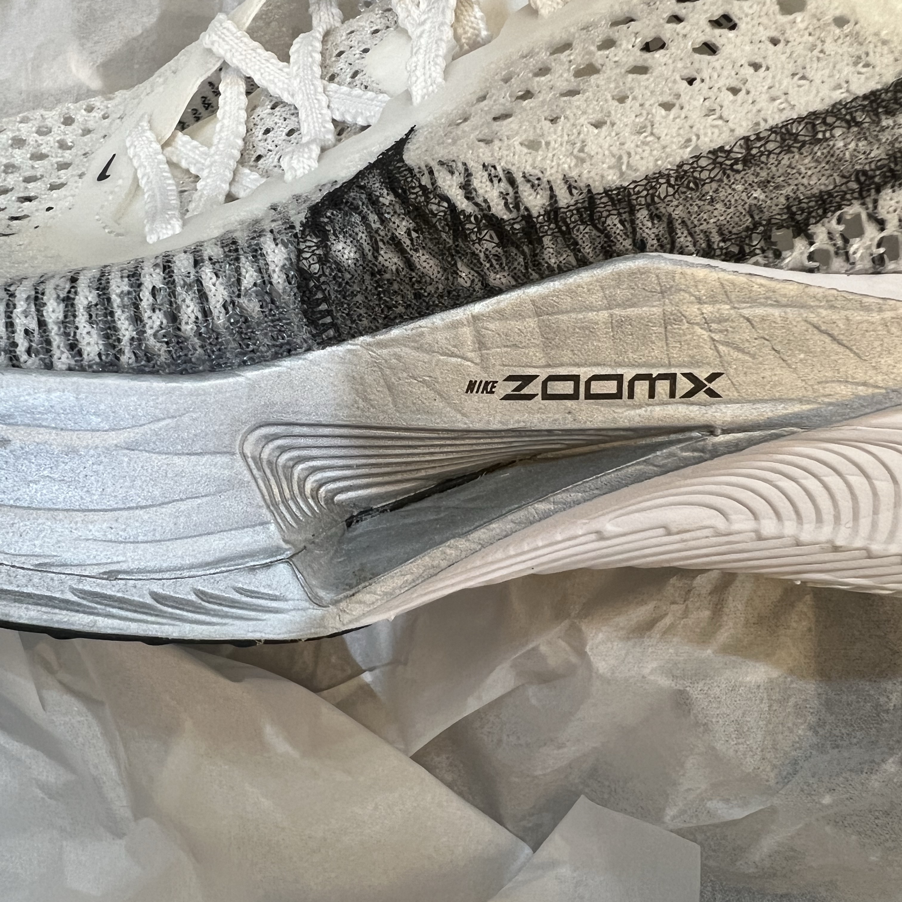 (W) Nike ZoomX Vaporfly Next% 3 White Particle Grey 착용 스타일 - 2