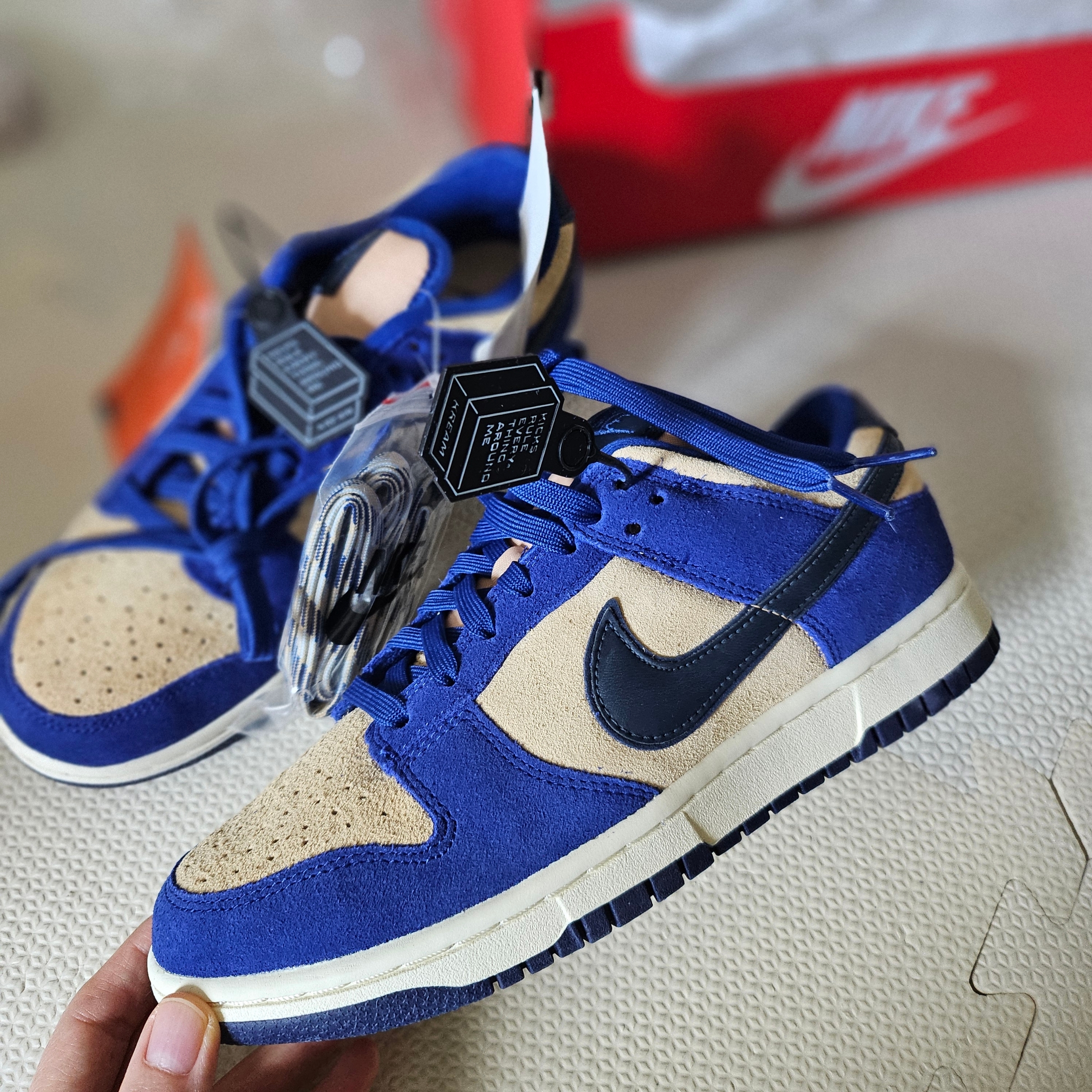 (W) Nike Dunk Low LX Blue Suede 착용 스타일 - 2