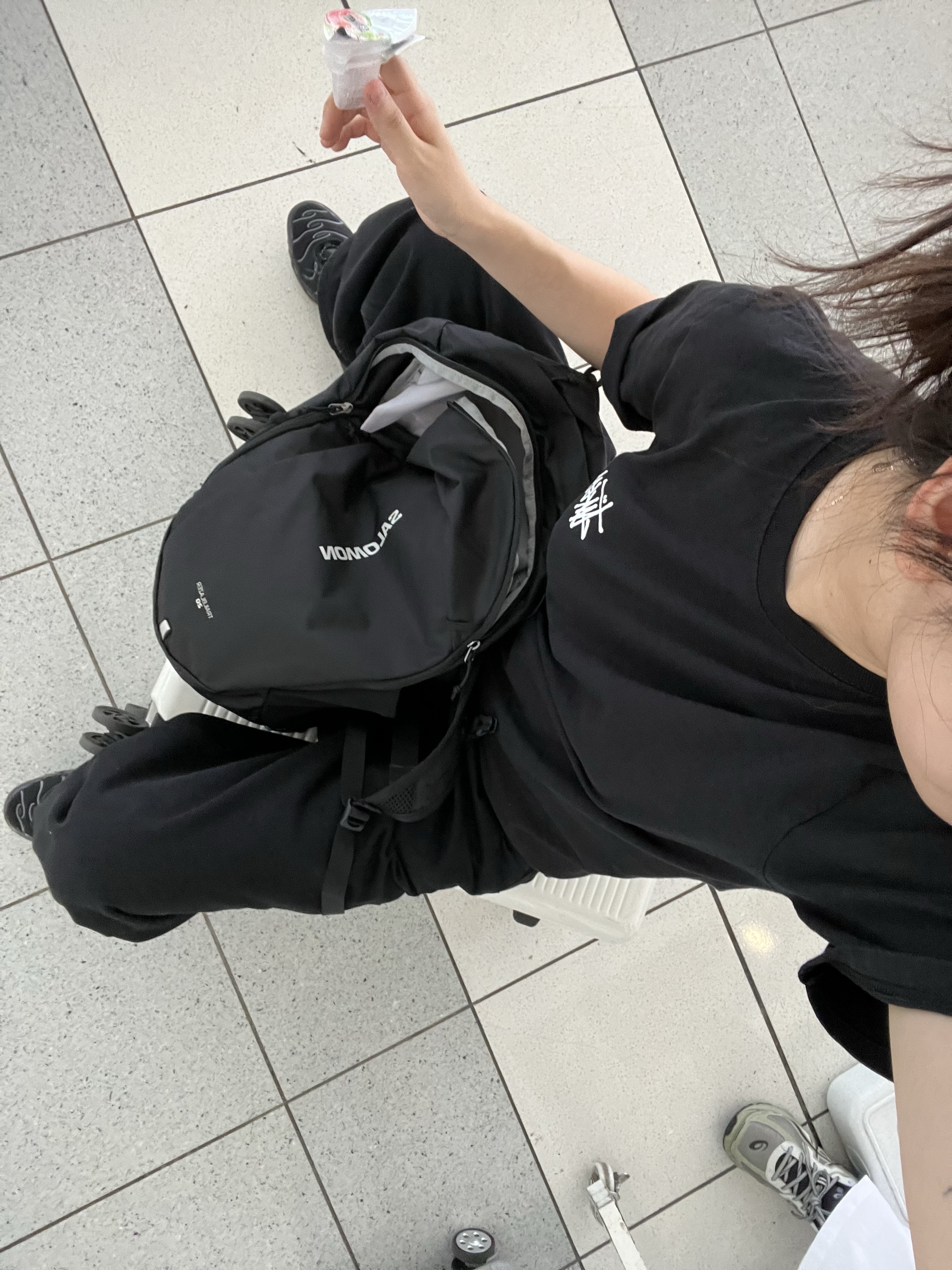 Stussy Basic Stussy T-Shirt Black 2024, 2025, Salomon Trailblazer 20 Black 착용 스타일