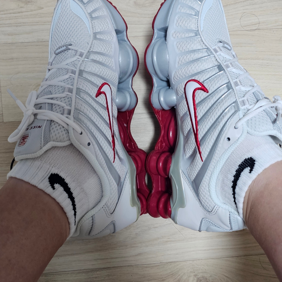 (W) Nike Shox TL Platinum Tint 착용 스타일 - 1