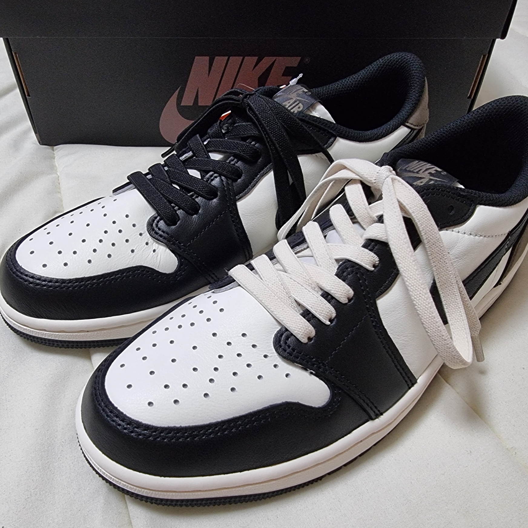 Jordan 1 Retro Low OG Mocha, (GS) Jordan 1 Retro Low OG Mocha 착용 스타일 - 3