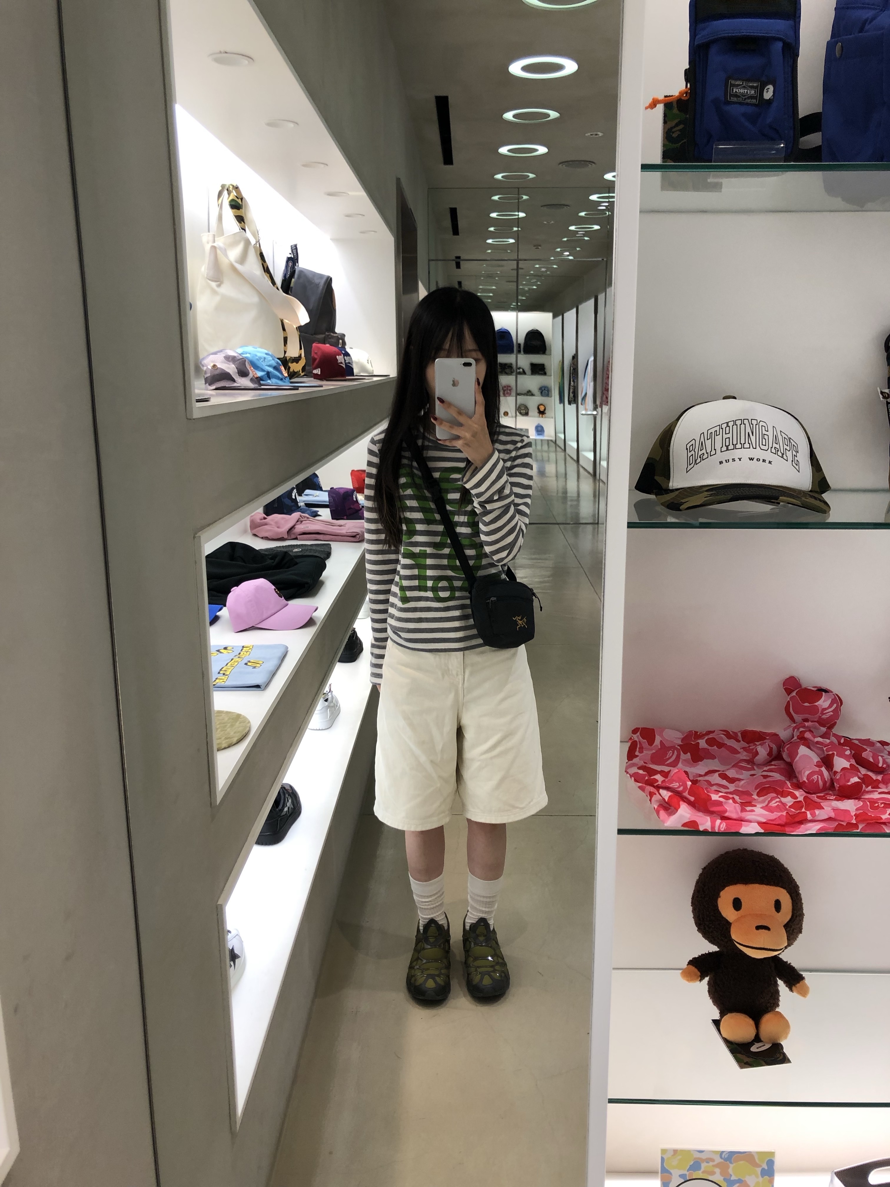 [KREAM 단독] Safarispot Women 1/2 Ticketing Stripe Border Tee Gray, (W) Mischief Bermuda Pants Cream 착용 스타일