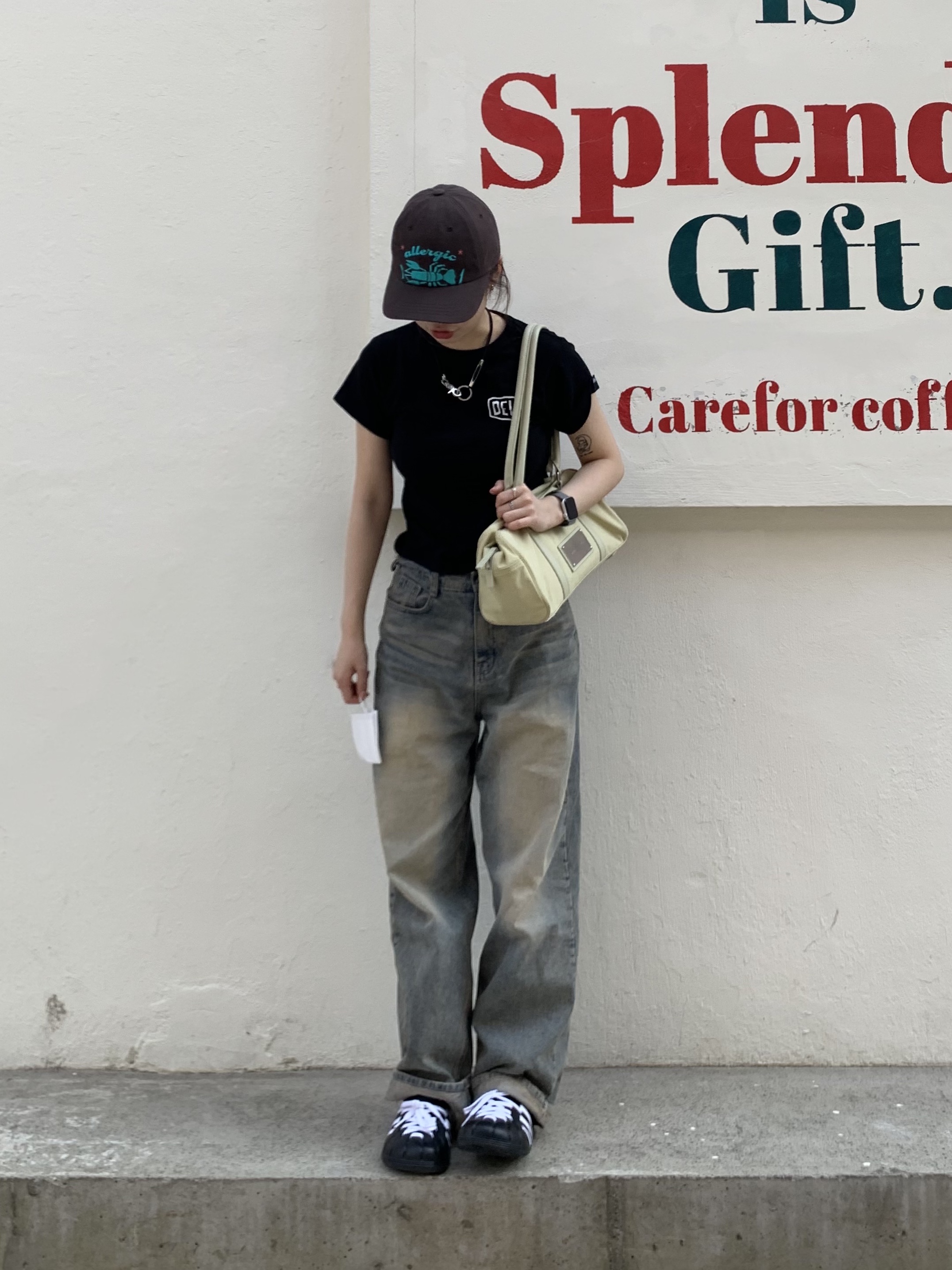 (Kids) Deus Ex Machina College Seoul T-Shirt Black, Matin Kim Sporty Tote Bag Beige 착용 스타일