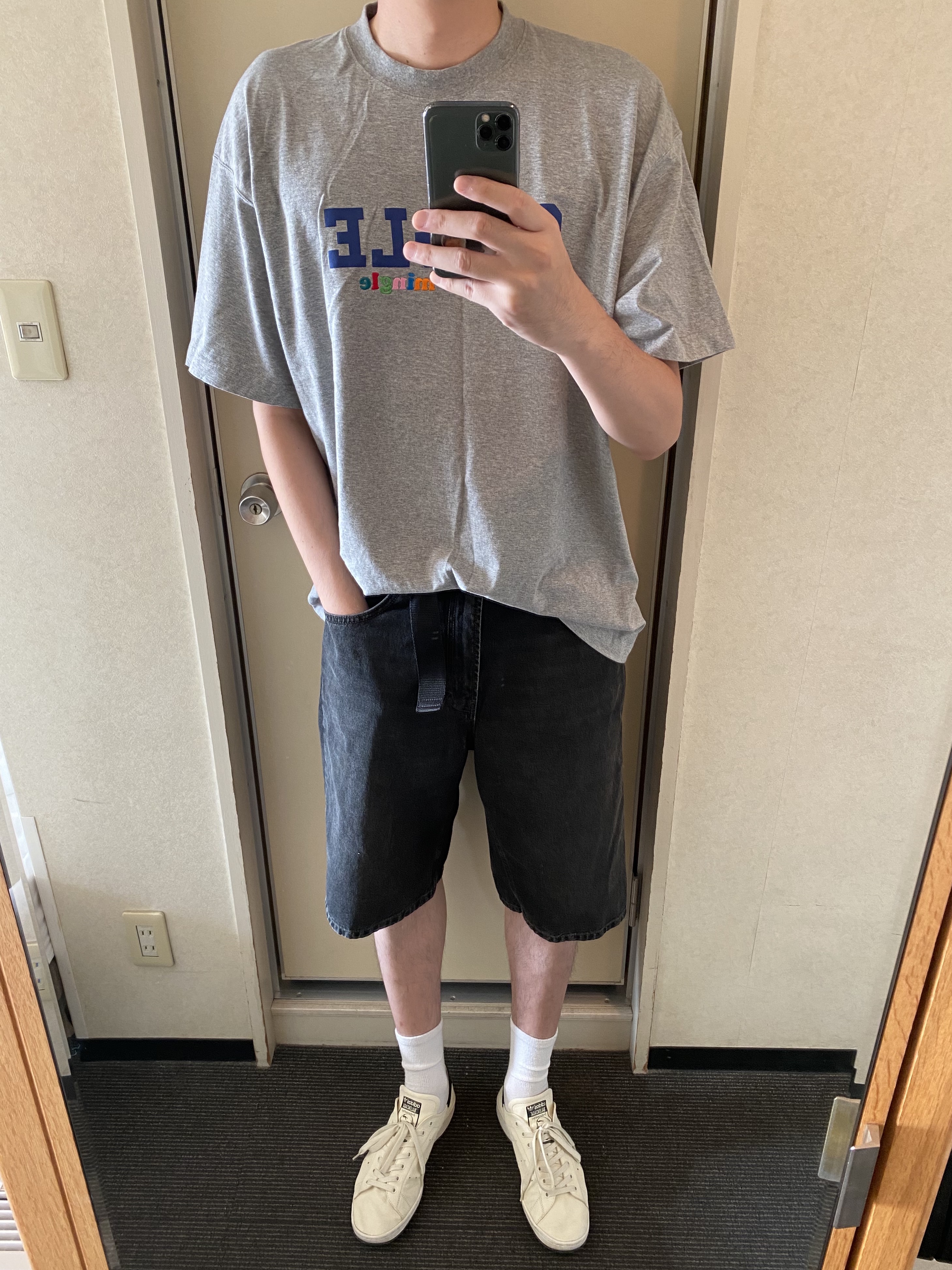 Balenciaga x Adidas Stan Smith Off White 착용 스타일