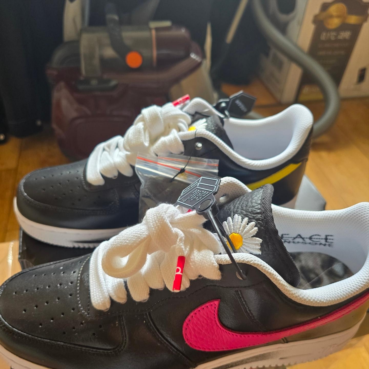 Nike x Peaceminusone Air Force 1 Low Para-Noise 3.0 Black and Multicolor 착용 스타일