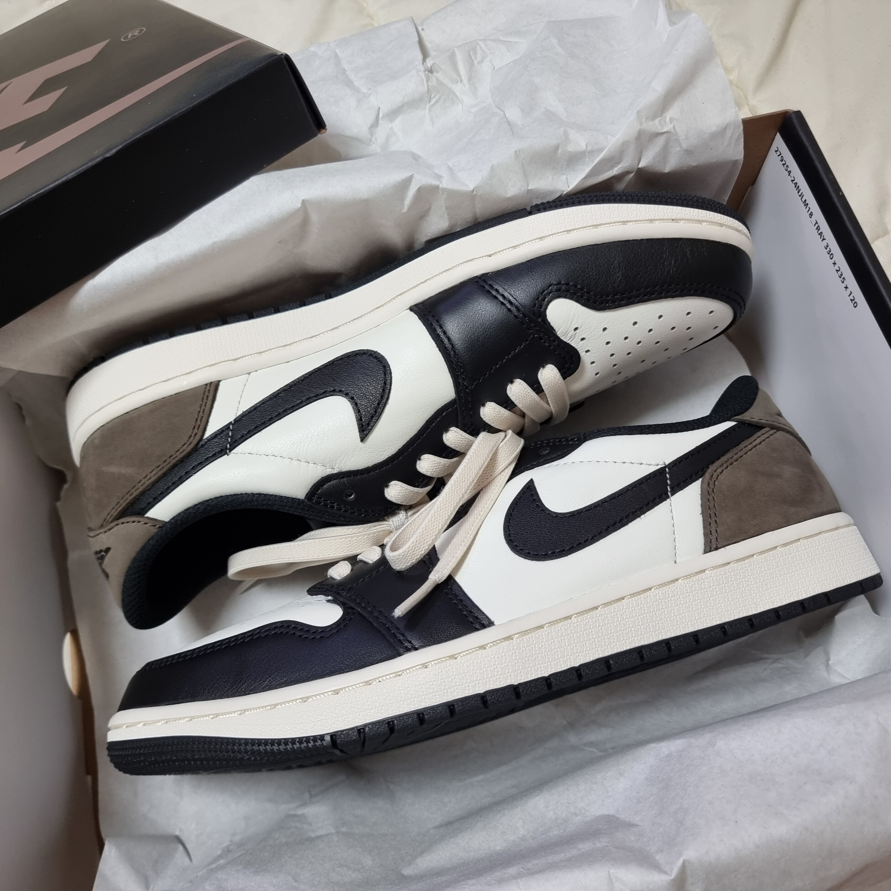 Jordan 1 Retro Low OG Mocha, (GS) Jordan 1 Retro Low OG Mocha 착용 스타일 - 5