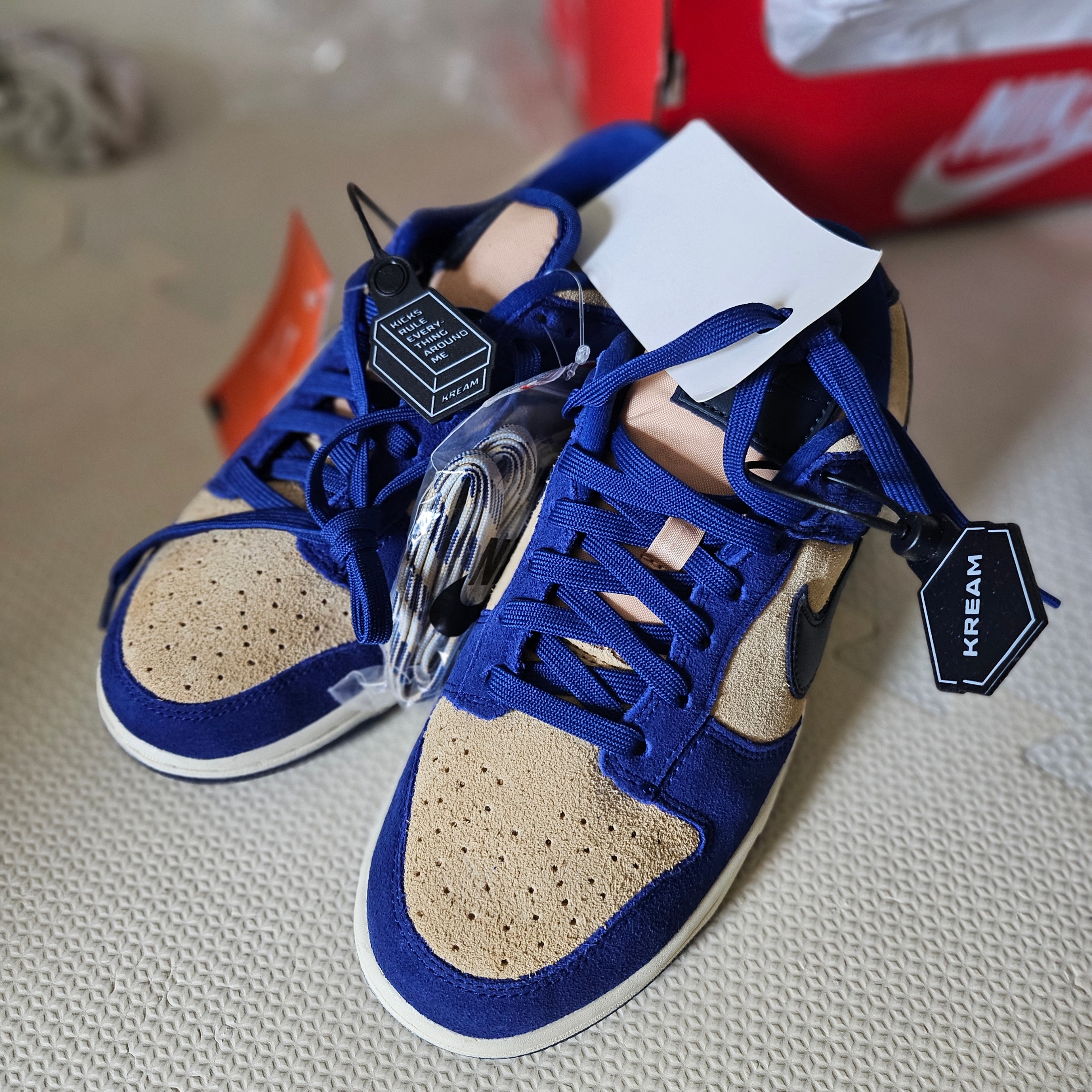 (W) Nike Dunk Low LX Blue Suede 착용 스타일 - 1