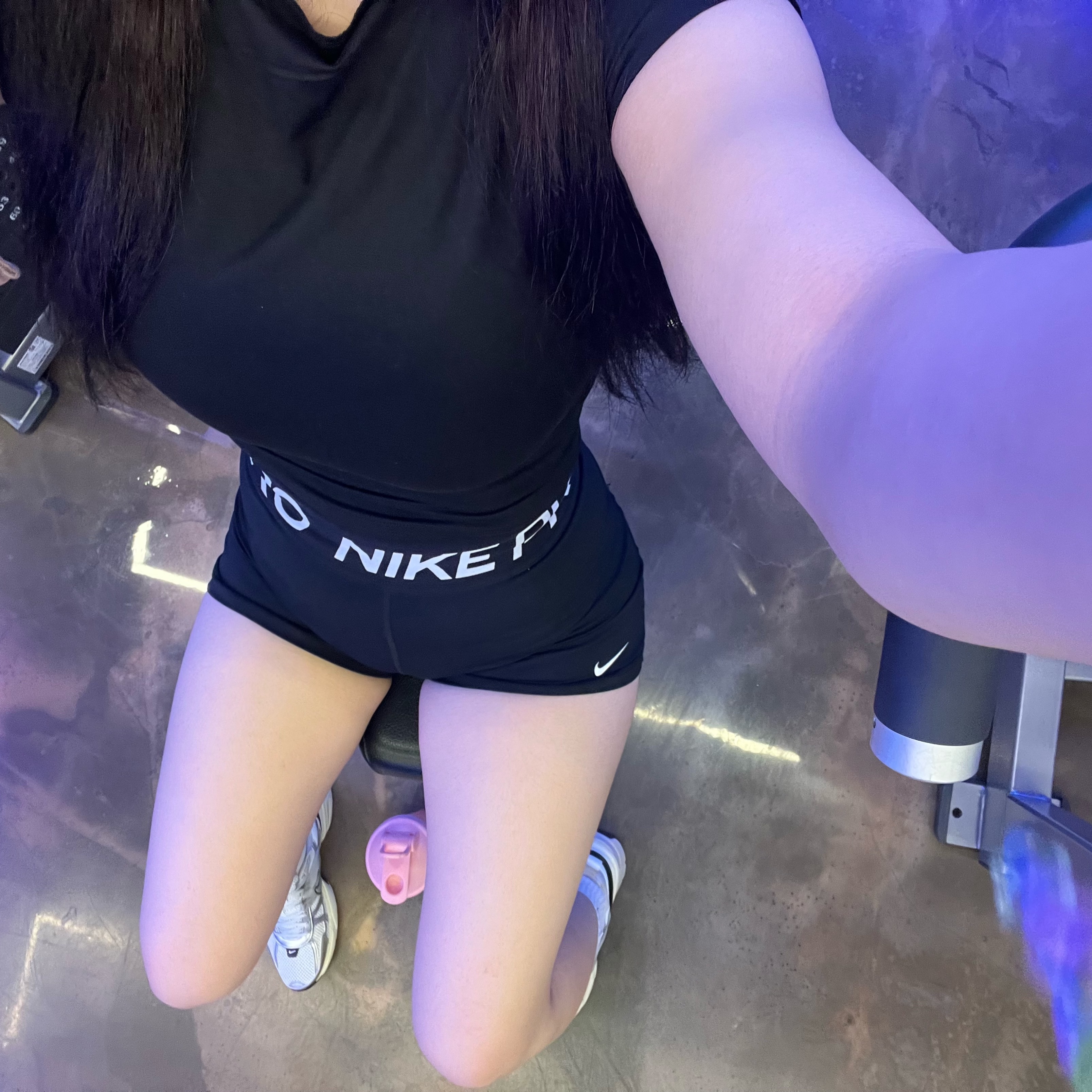 Nike V2K Run Summit White Metallic Silver, Nike Everyday Lightweight Training Crew Socks White (3 Pack/Korean Ver.) 착용 스타일 - 2