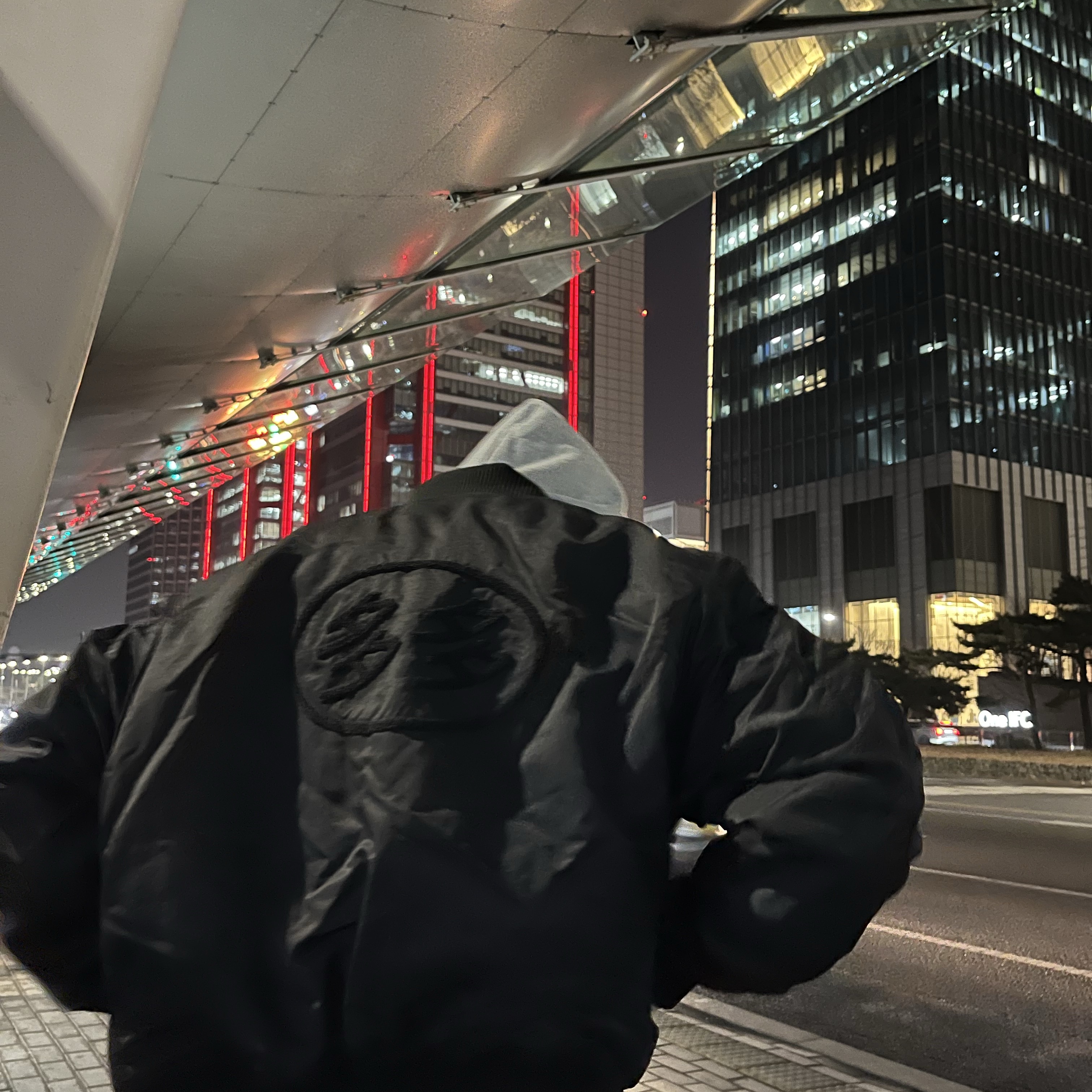 Dada Bomber Jacket Black 착용 스타일