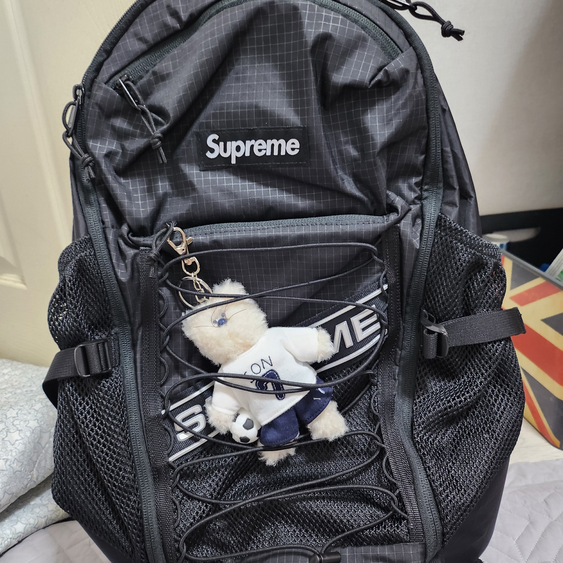 Monamhee x NOS7 SON.hee Keyring Cream 착용 스타일