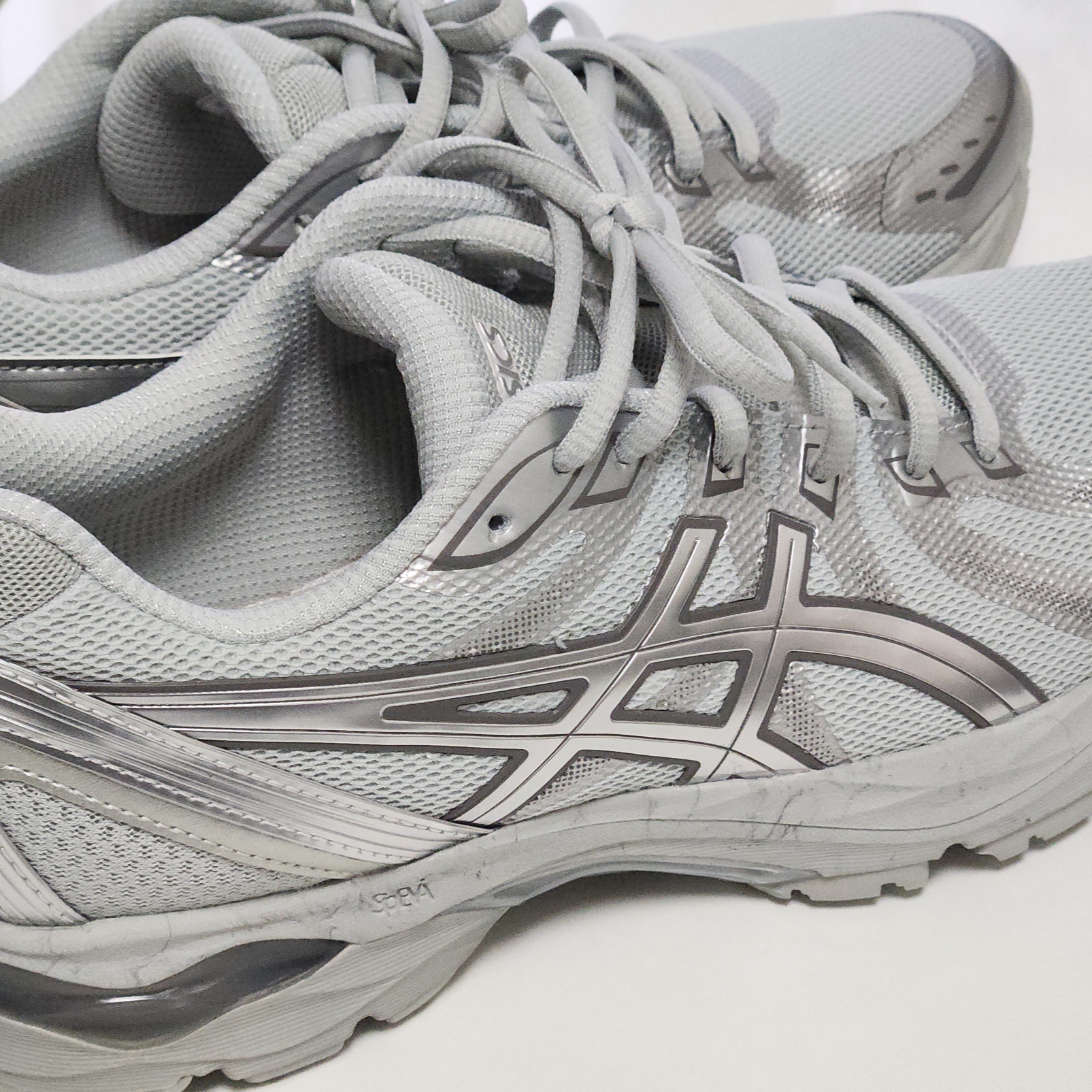 (W) Asics Gel-Flux 4 CN Gray Silver 착용 스타일 - 2