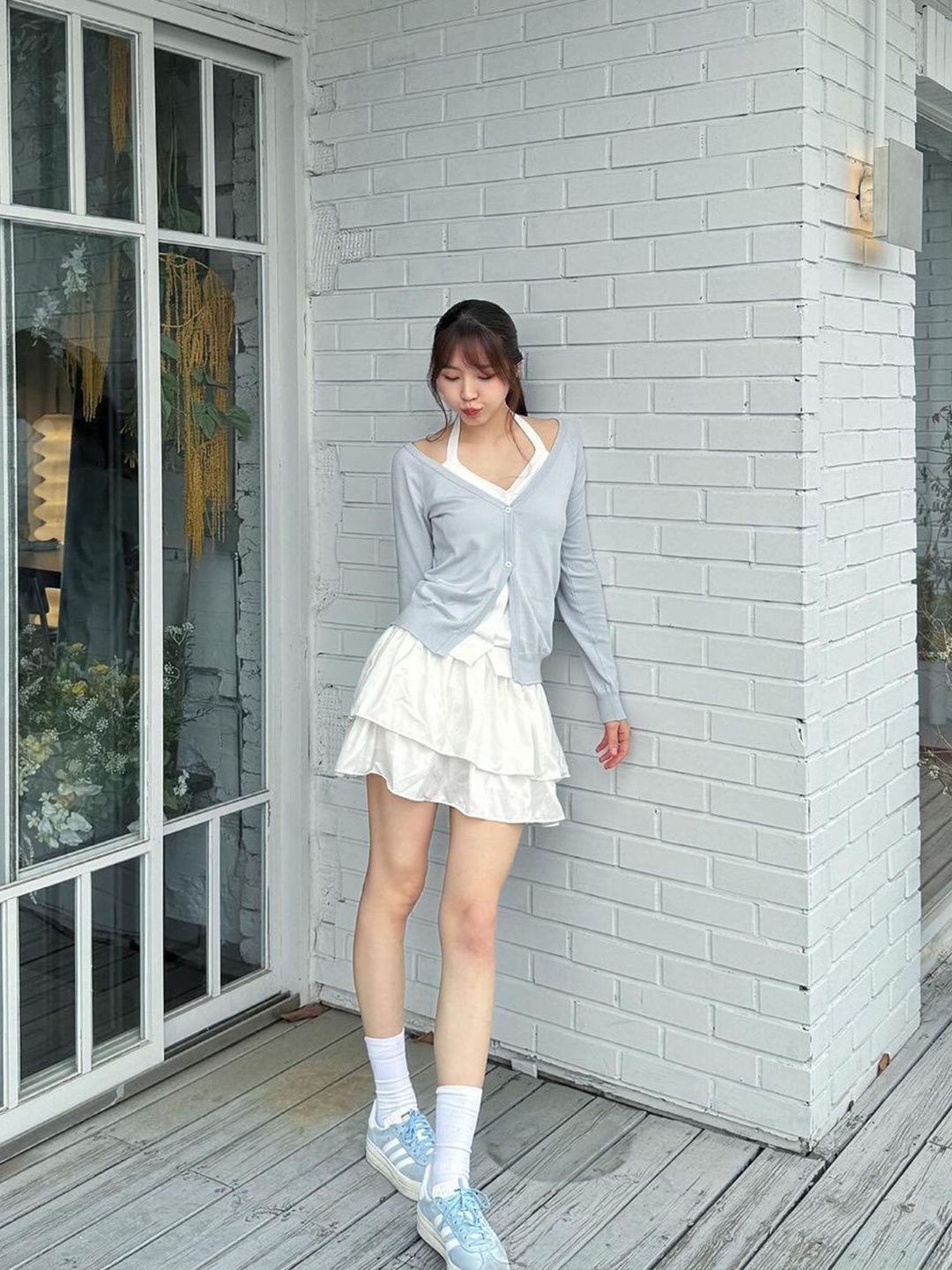 (W) Threetimes Muffin Bolero Black, (W) Matin Kim Airy Button Collar Cardigan Sky 착용 스타일 - 4