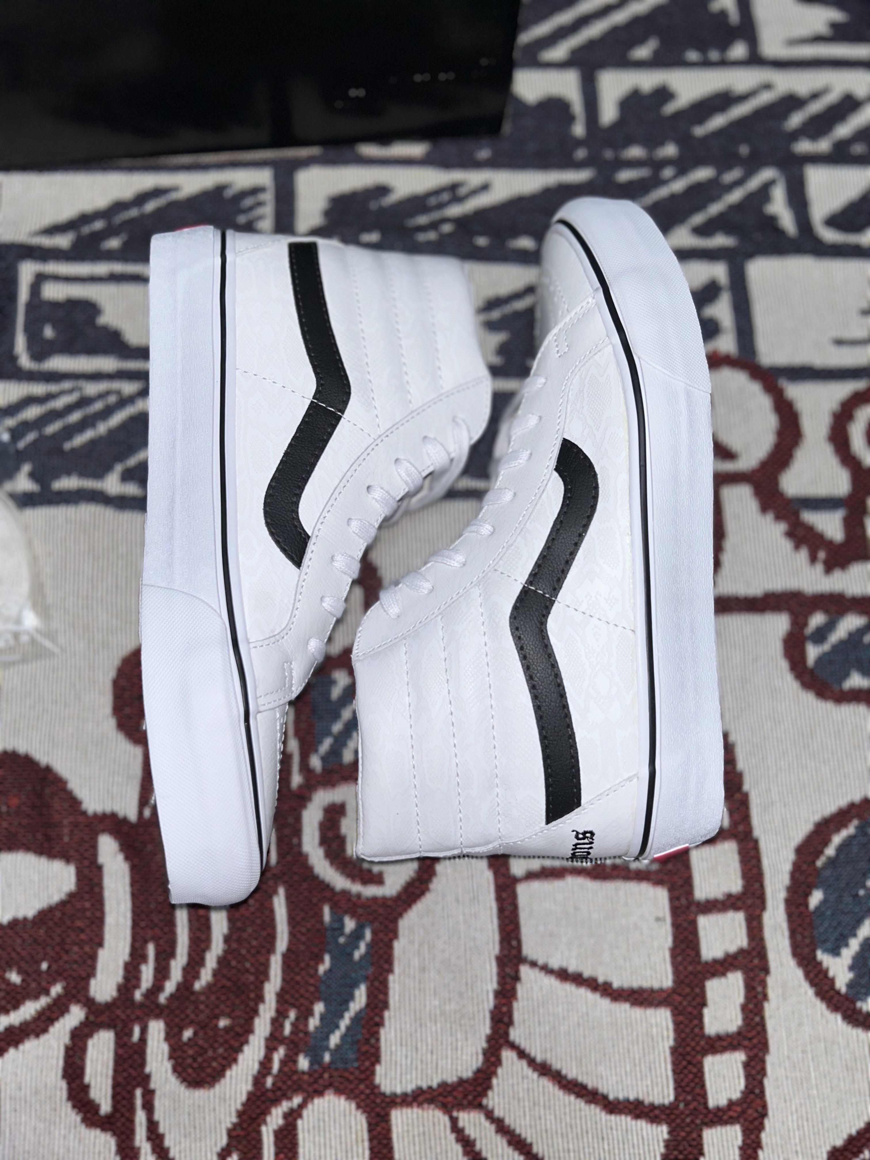 Vans Vault x Noon Goons Sk8-Hi Reissue LX White 착용 스타일 - 5