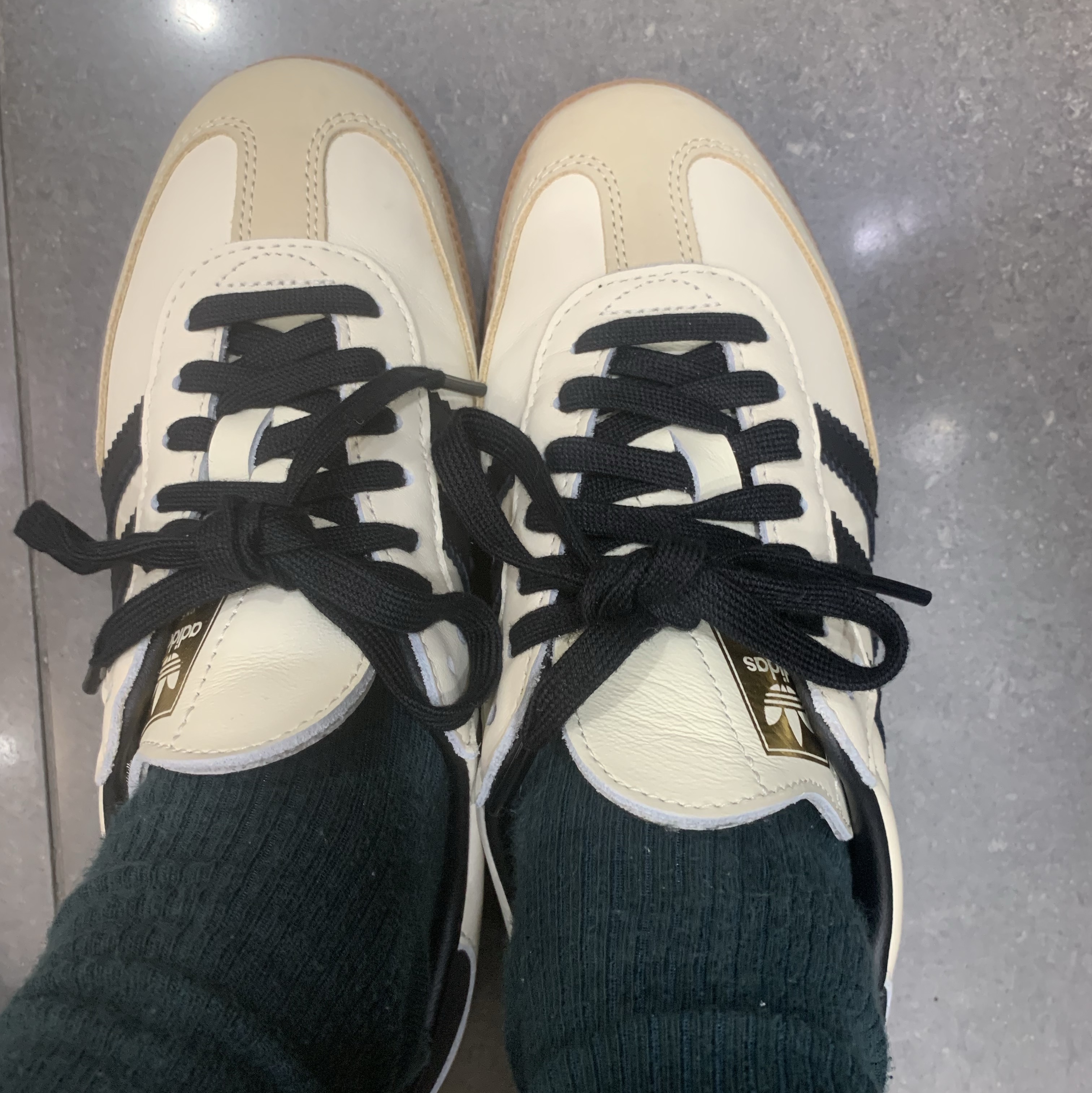 (W) Adidas Samba OG Cream White Core Black 착용 스타일 - 2