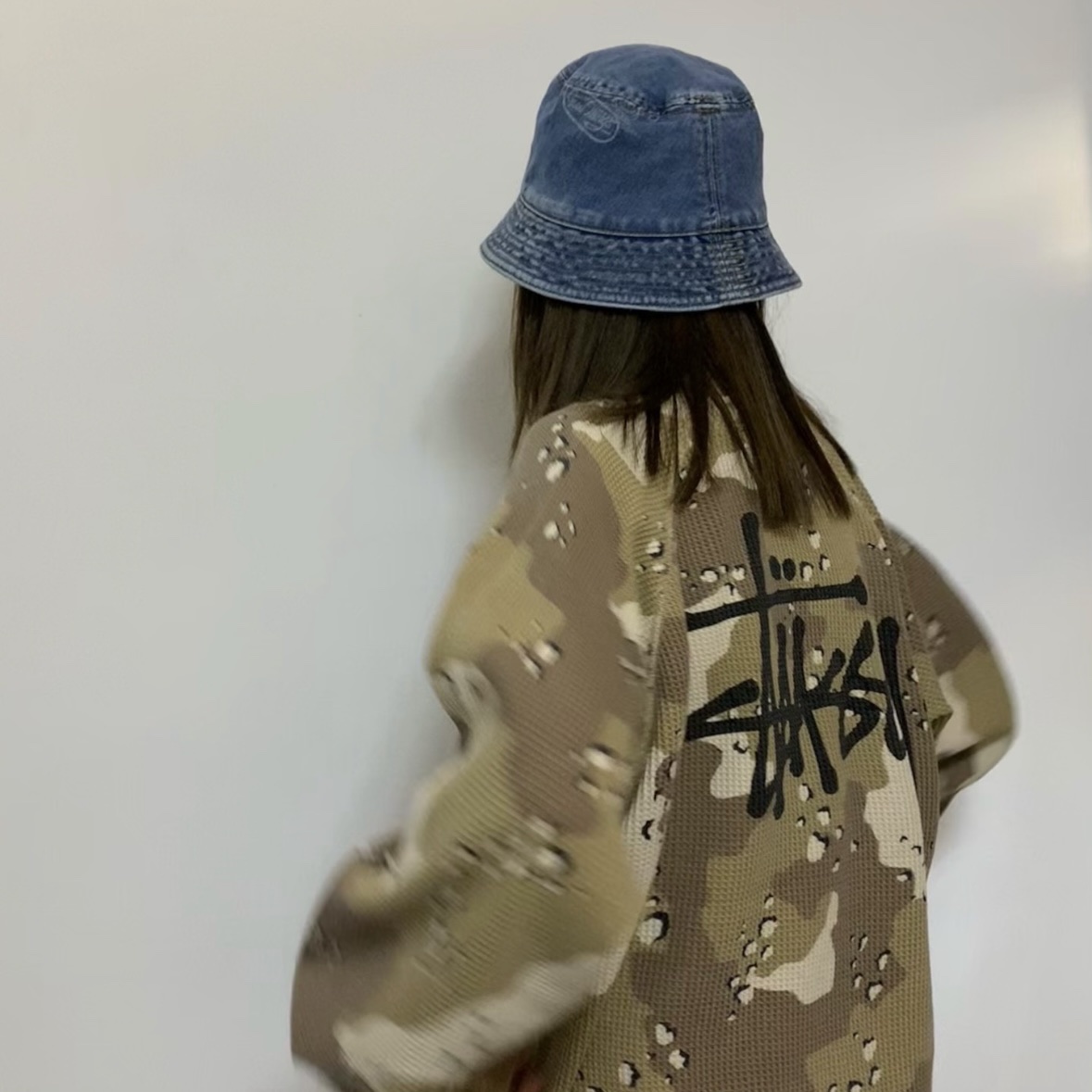 Stussy Raglan Thermal LS Crew Desert Camo 착용 스타일