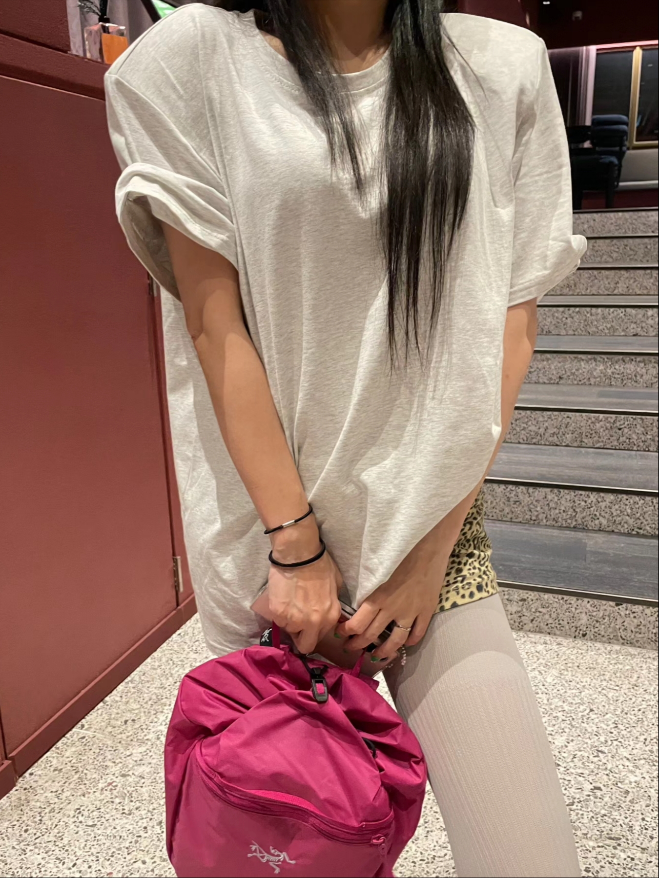 (W) On Running x Post Archive Faction (Paf) Cloudmonster 2 Moondust Chalk, Arc'teryx Heliad 10 Backpack Synth 착용 스타일 - 3