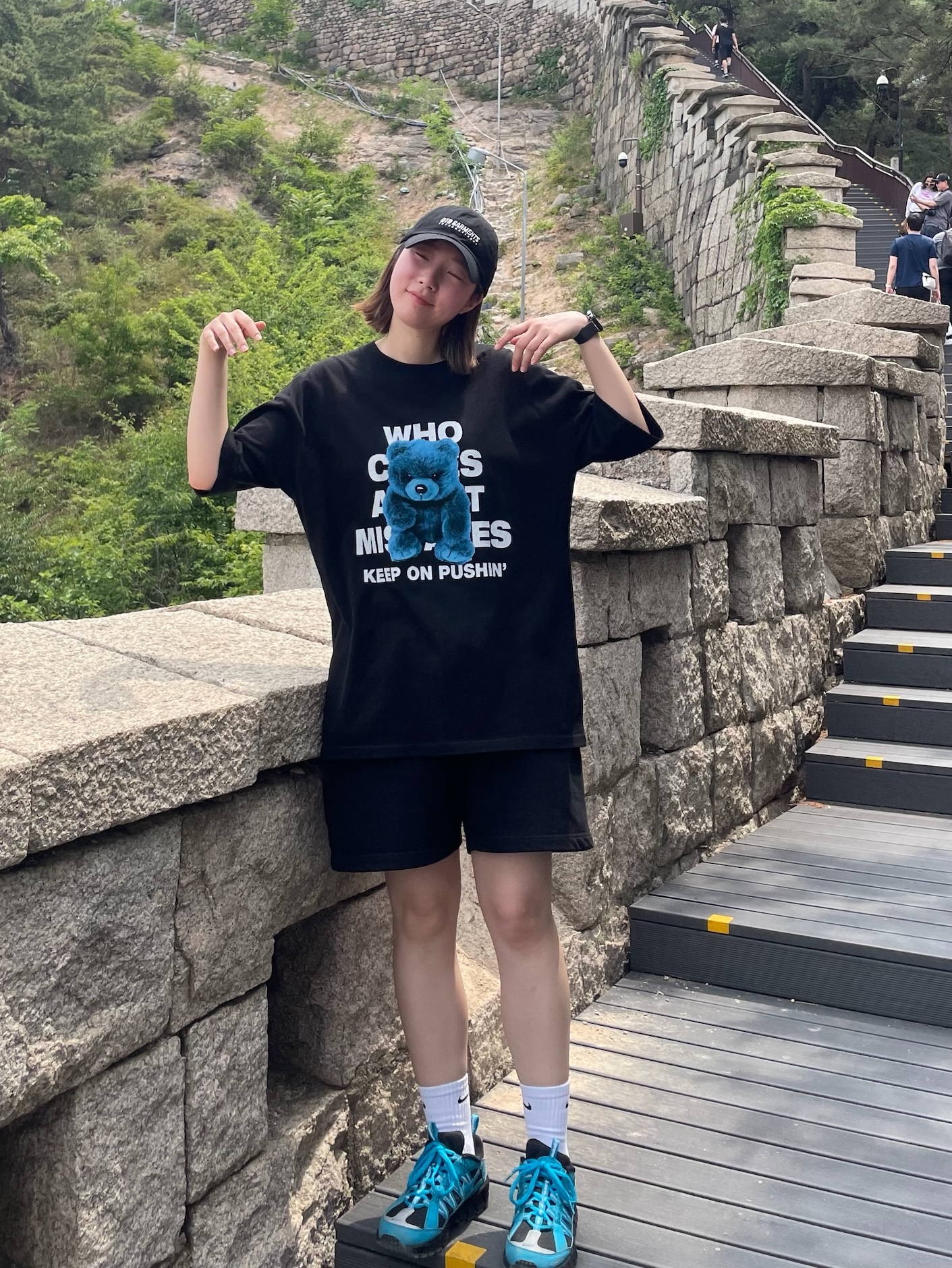 Nike x Supreme Air Humara 17 Blue Lagoon, QT8 GARMENTS BN Rough Bear Tee Black 착용 스타일