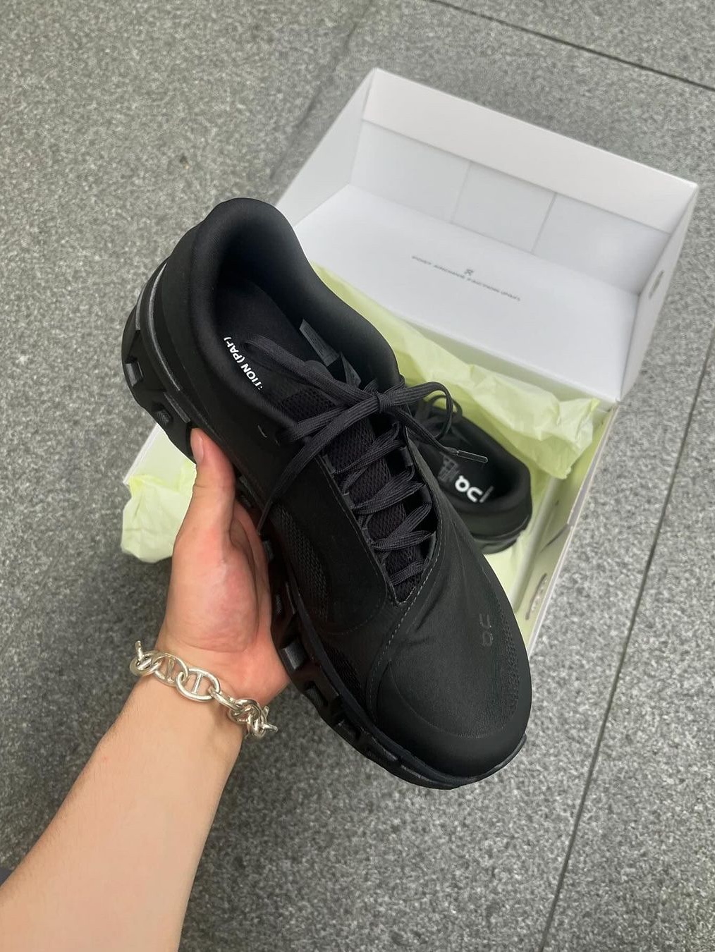 On Running x Post Archive Faction (Paf) Cloudmonster 2 Black Magnet, On Running x Post Archive Faction (Paf) Cloudmonster 2 Moondust Chalk 착용 스타일 - 2
