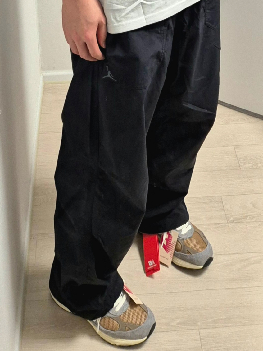 New Balance 993 Made in USA Shadow Grey Driftwood, Stussy Basic Stussy T-Shirt White 2023 착용 스타일 - 1