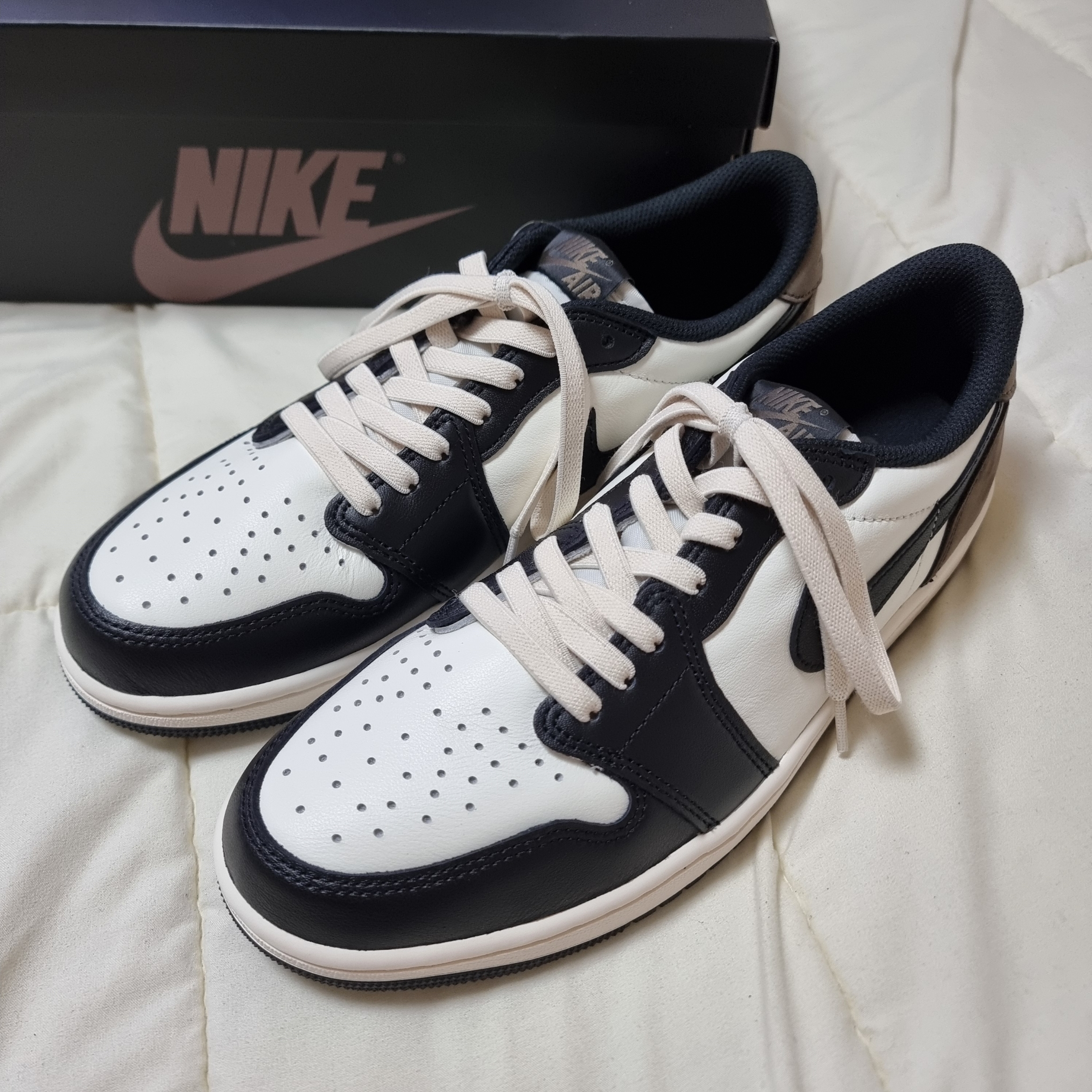 Jordan 1 Retro Low OG Mocha, (GS) Jordan 1 Retro Low OG Mocha 착용 스타일 - 4