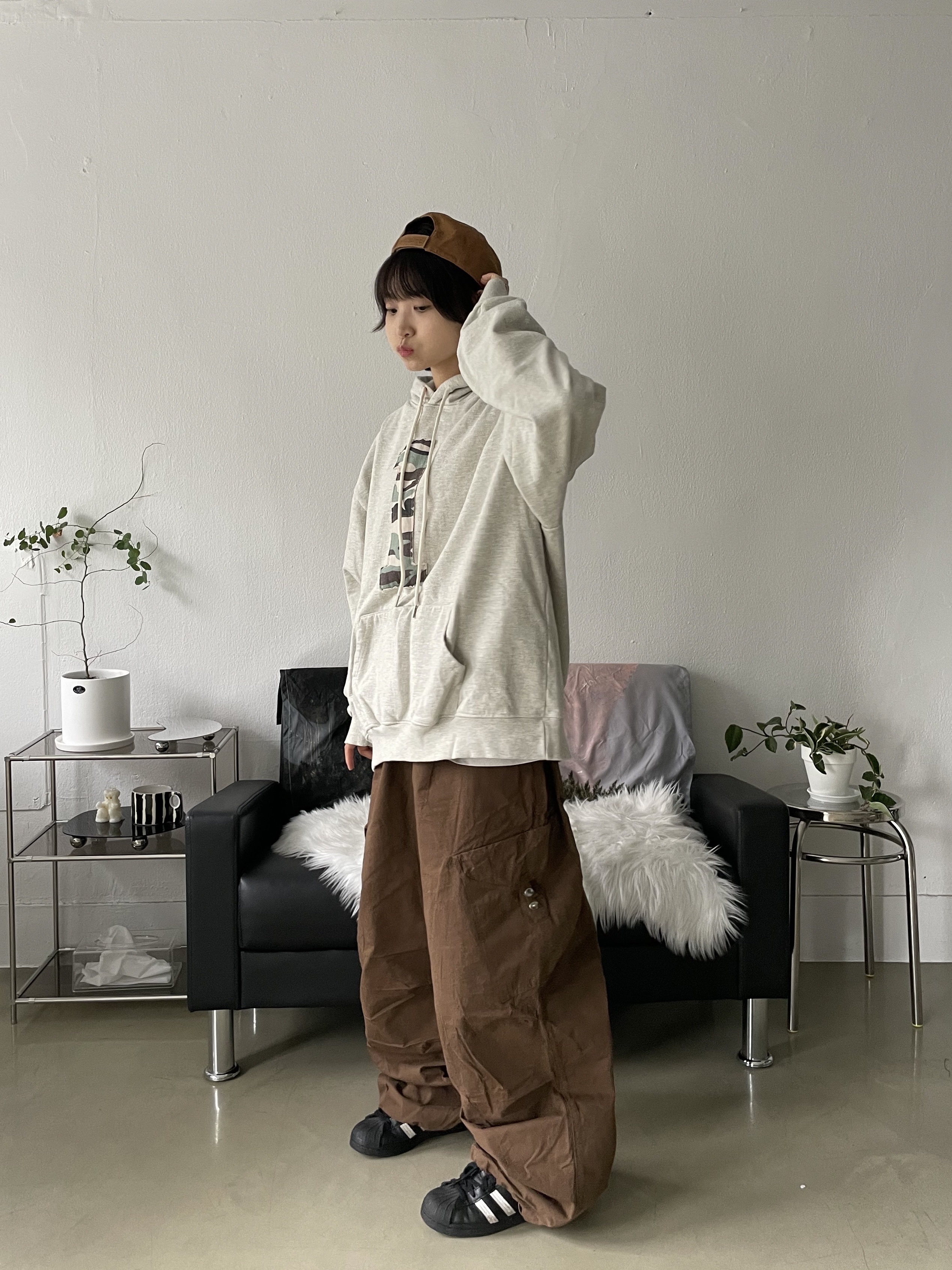 Adidas Superstar Core Black White 착용 스타일 - 5