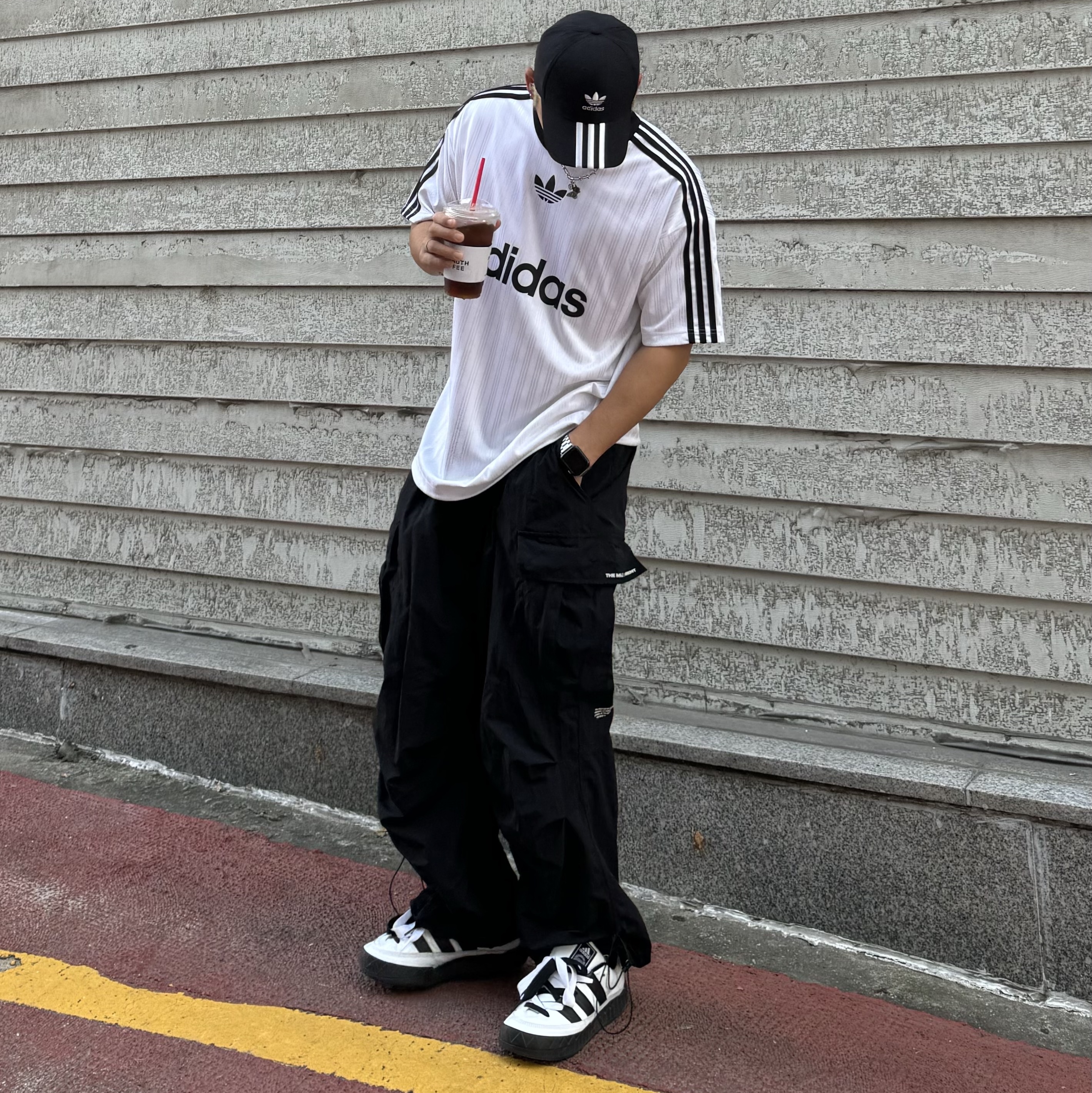 Adidas x Atmos Adimatic White Black 착용 스타일