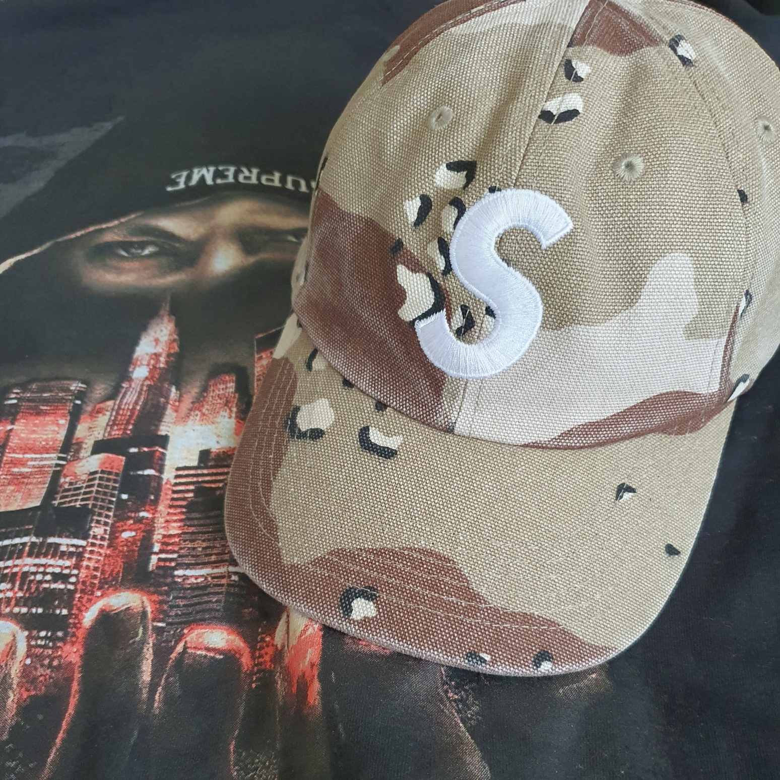 Supreme Pigment S Logo 6-Panel Chocolate Chip Camo - 24FW 착용 스타일
