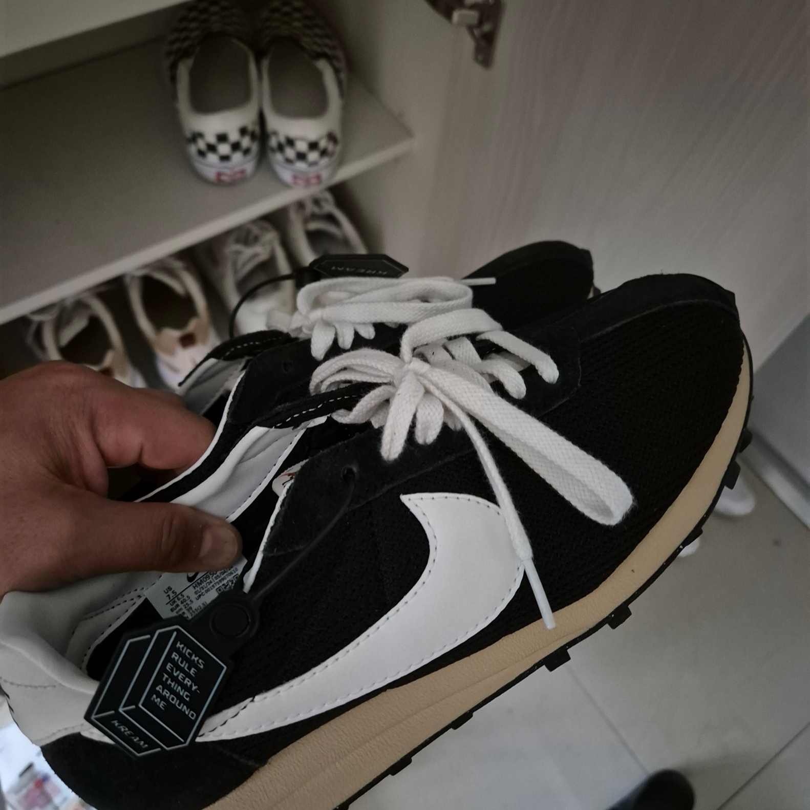Nike LD-1000 SP Black and Sail 착용 스타일