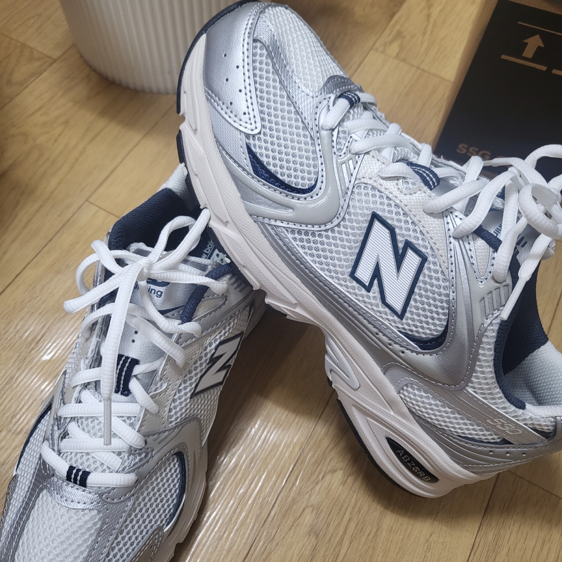 New Balance 530 Steel Grey 착용 스타일