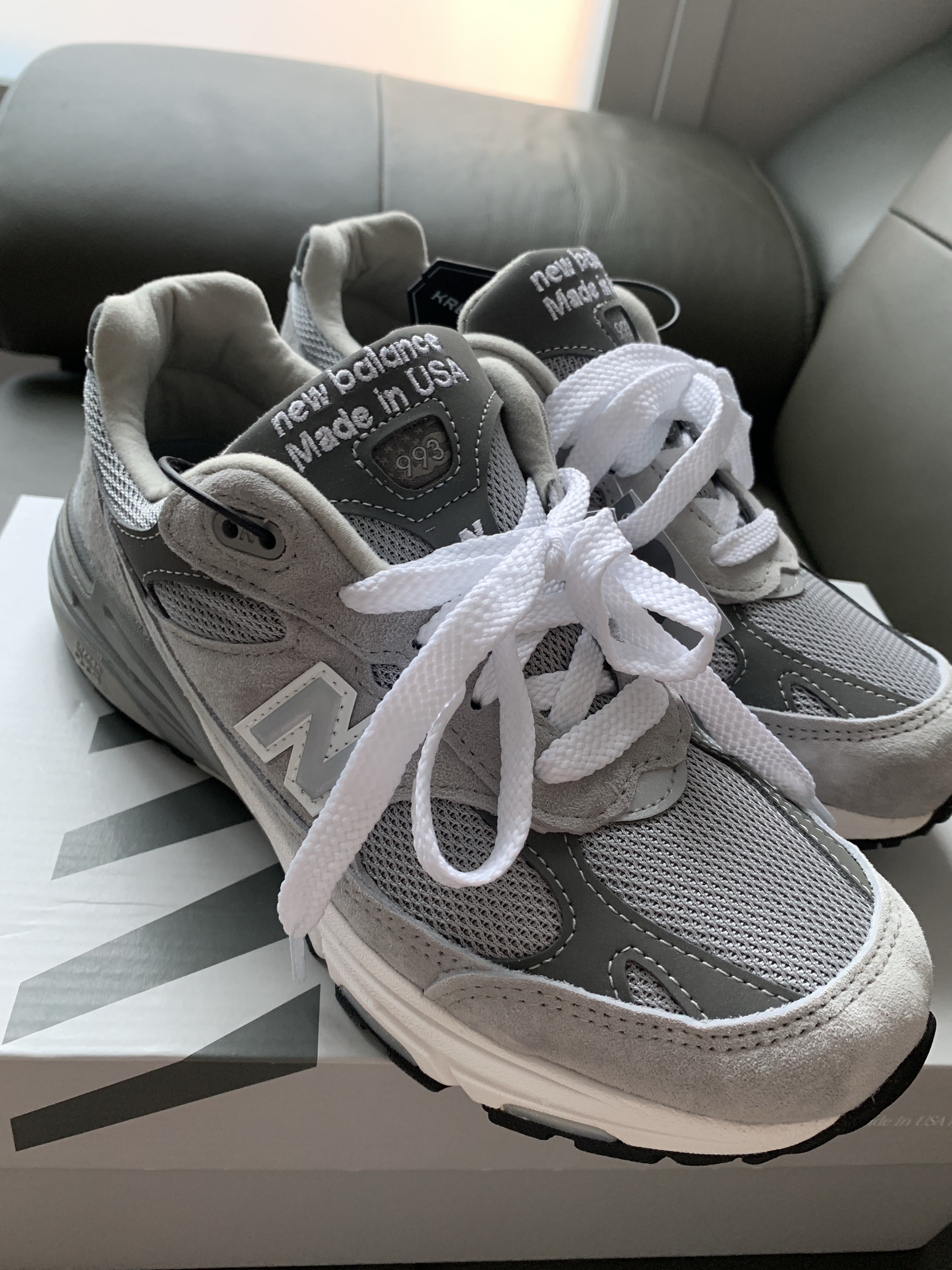 (W) New Balance 993 Made in USA Grey - B Standard 착용 스타일 - 2