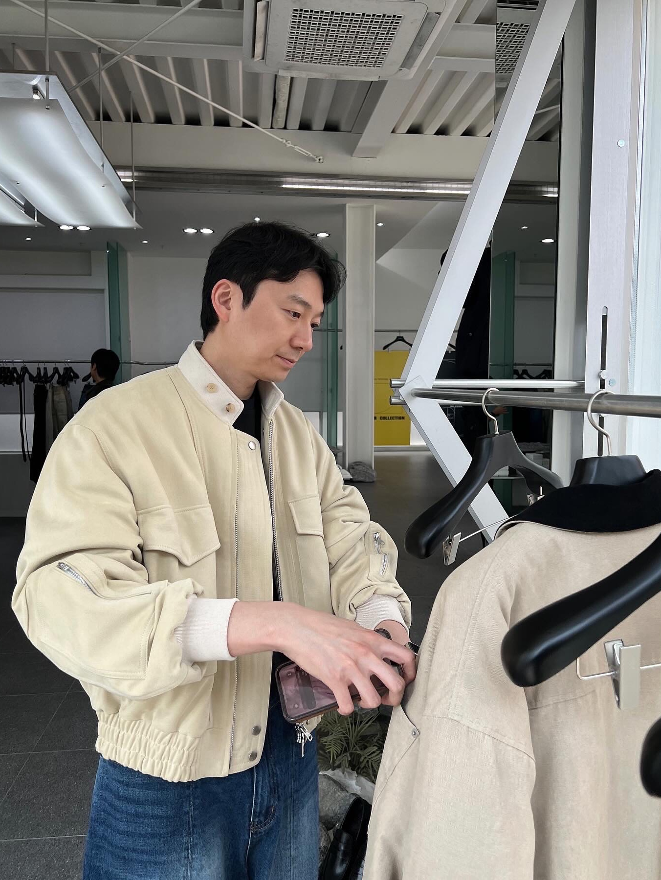 Haleine 3D Faux Suede Bomber Blouson Cream (VJ309), Haleine 3D Faux Suede Bomber Blouson Black (VJ307) 착용 스타일