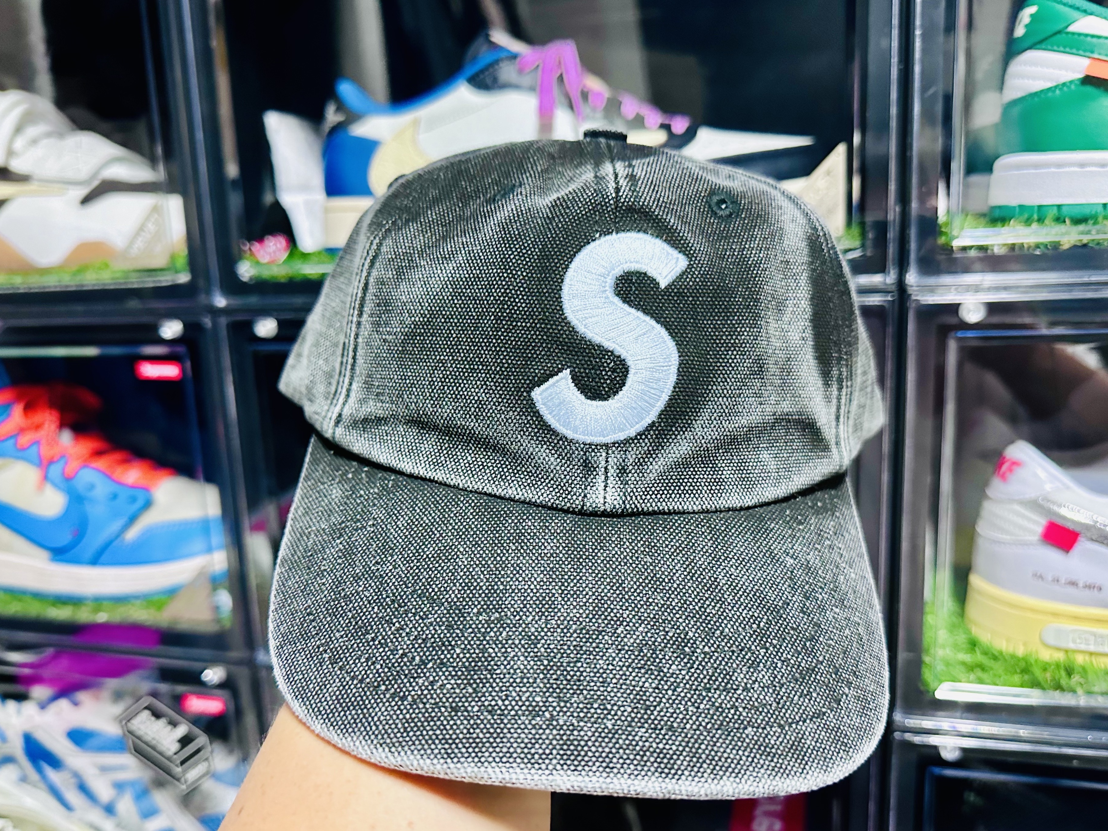 Supreme Pigment S Logo 6-Panel Black - 24FW 착용 스타일