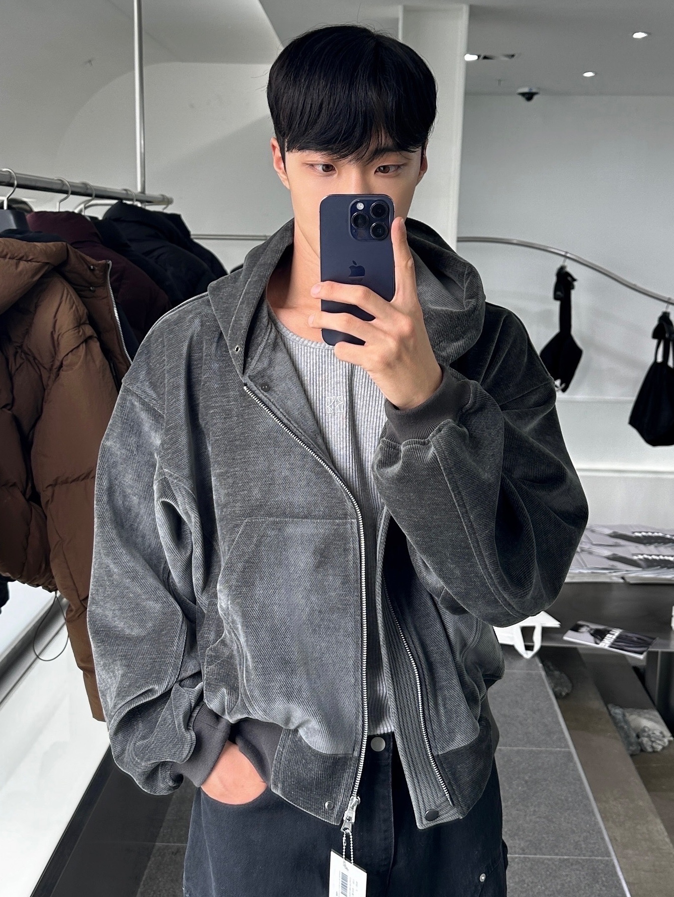 Haleine Cropped Velour Zip Up Hoodie Irongrey (VT308), Haleine Cropped Velour Zip Up Hoodie Black (VT306) 착용 스타일