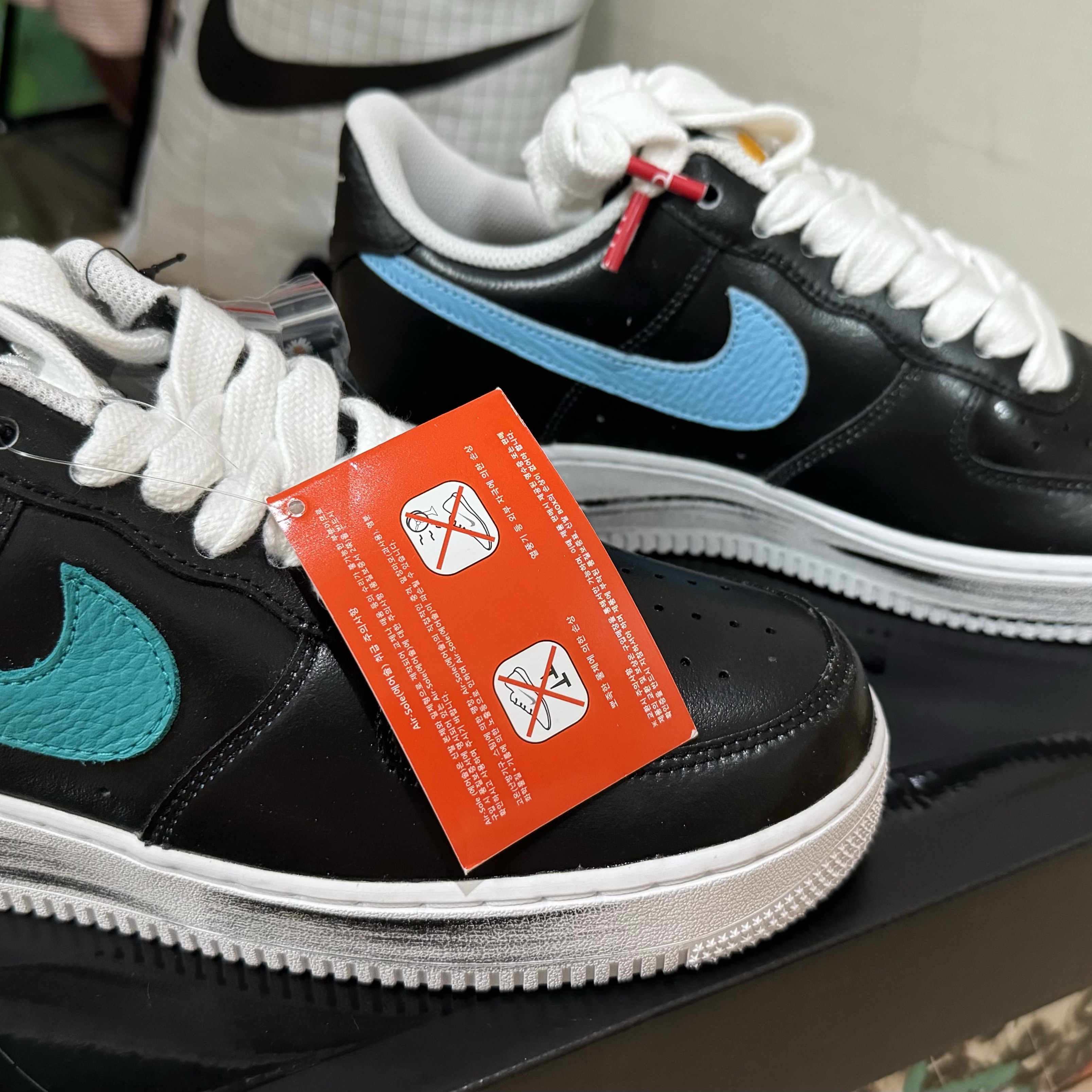 Nike x Peaceminusone Air Force 1 Low Para-Noise, Nike x Peaceminusone Air Force 1 Low Para-Noise 3.0 Black and Multicolor 착용 스타일 - 2