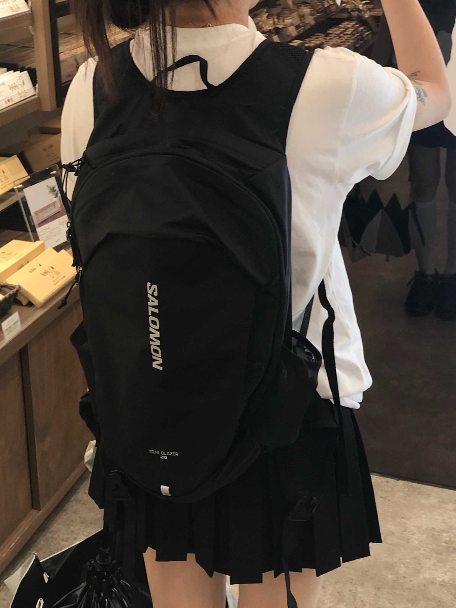 Salomon Trailblazer 20 Black 착용 스타일 - 2