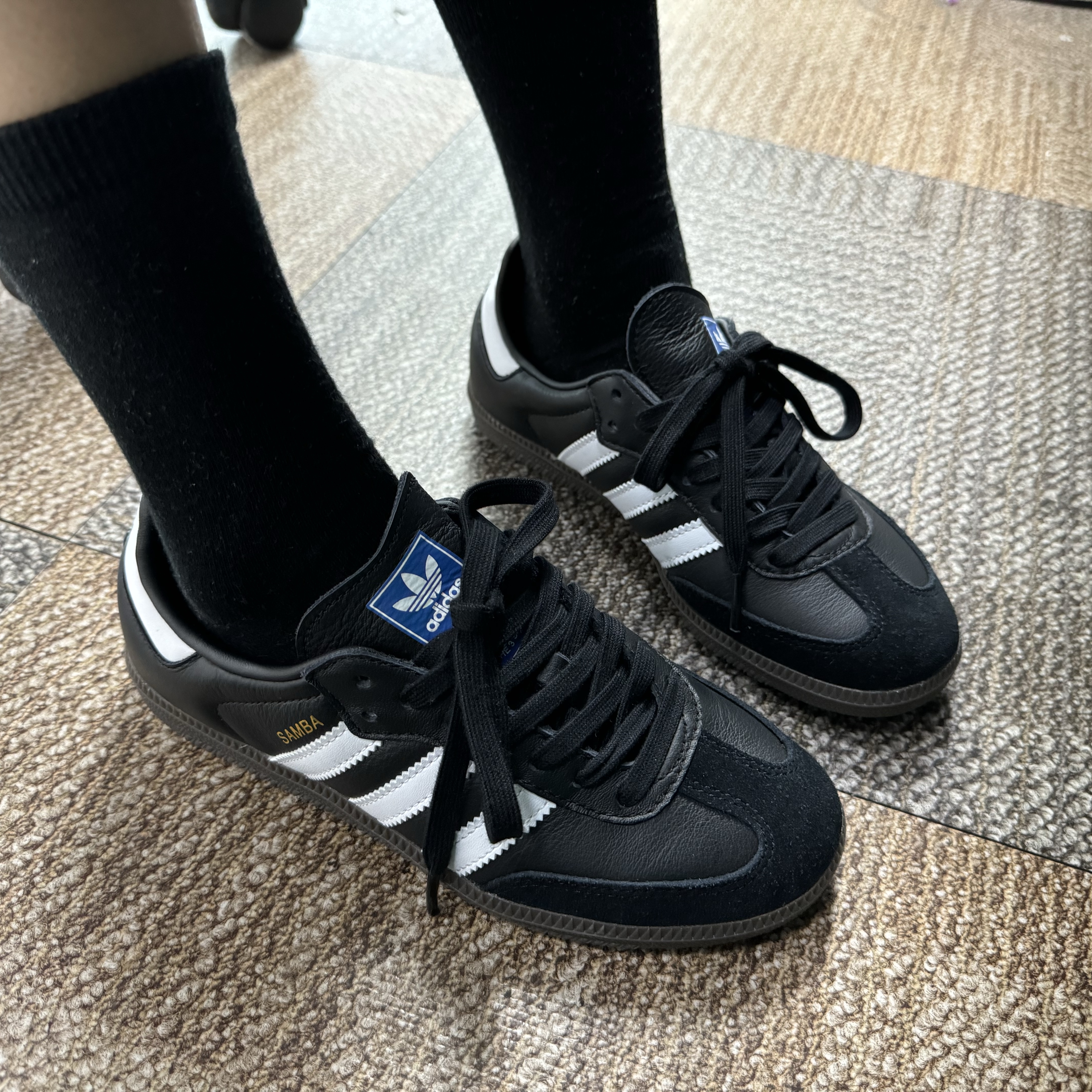 Adidas Samba OG Black White Gum 착용 스타일