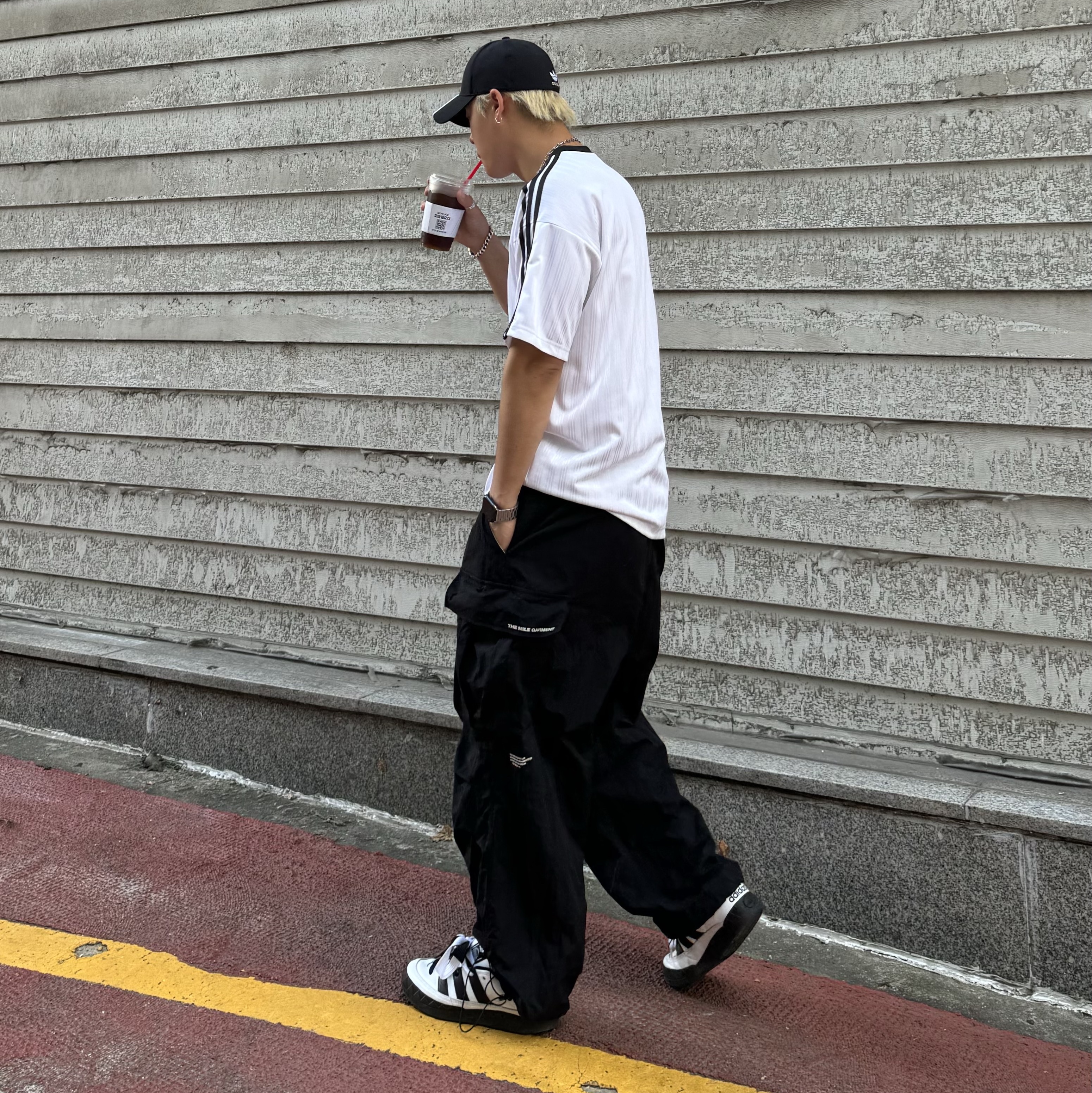 Adidas x Atmos Adimatic White Black 착용 스타일