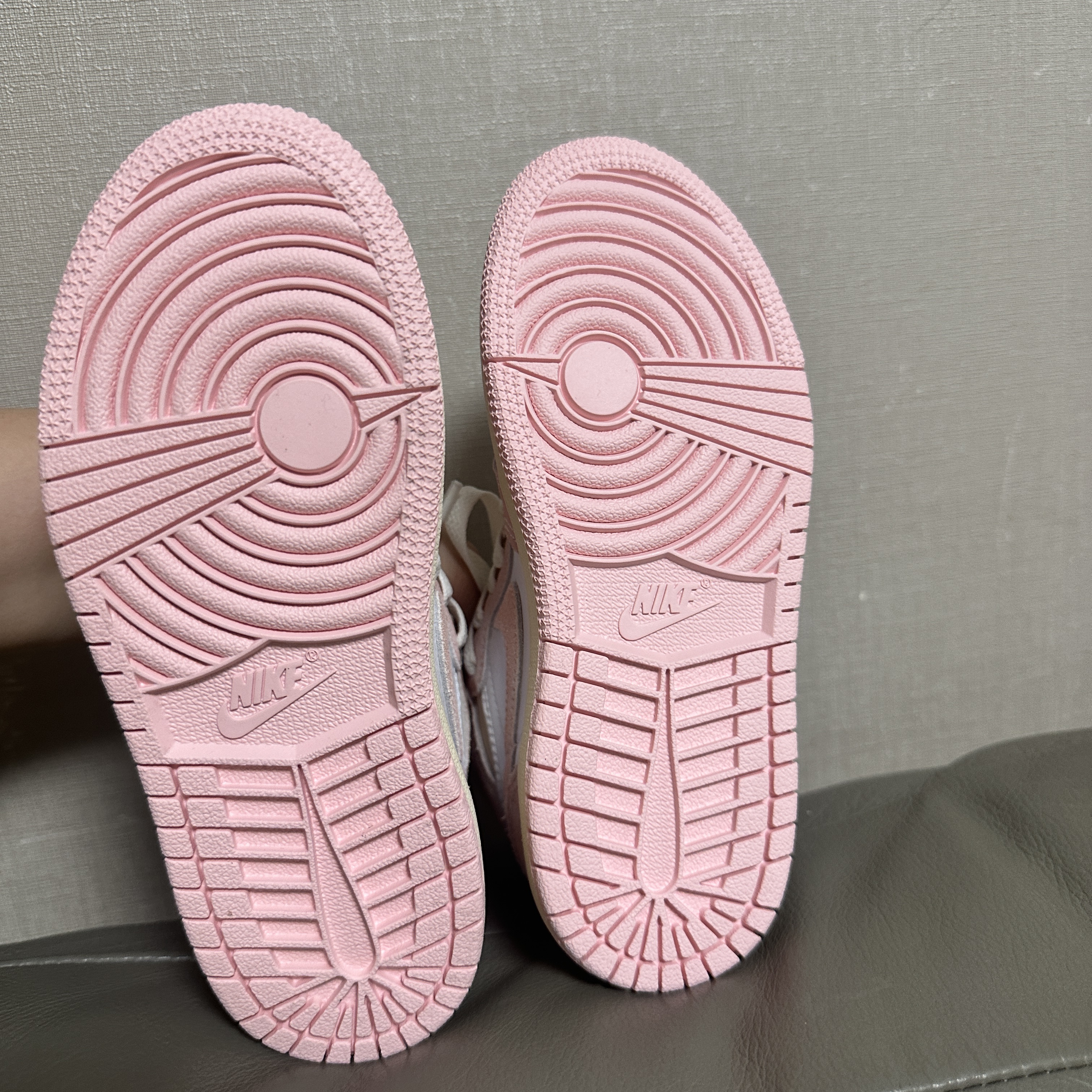 (PS) Jordan 1 Retro High OG Coconut Milk and Sail 착용 스타일 - 2