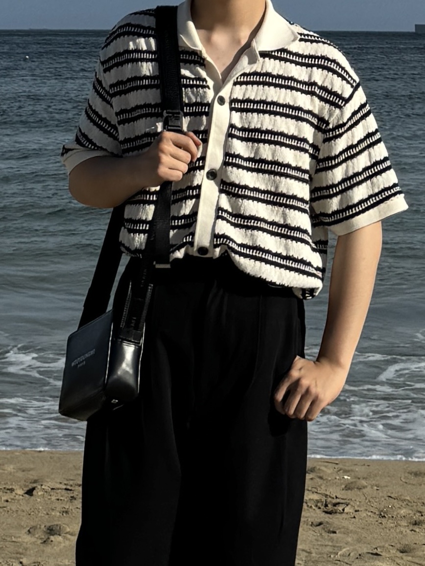 Wooyoungmi Square Mini Bag Black 착용 스타일 - 2