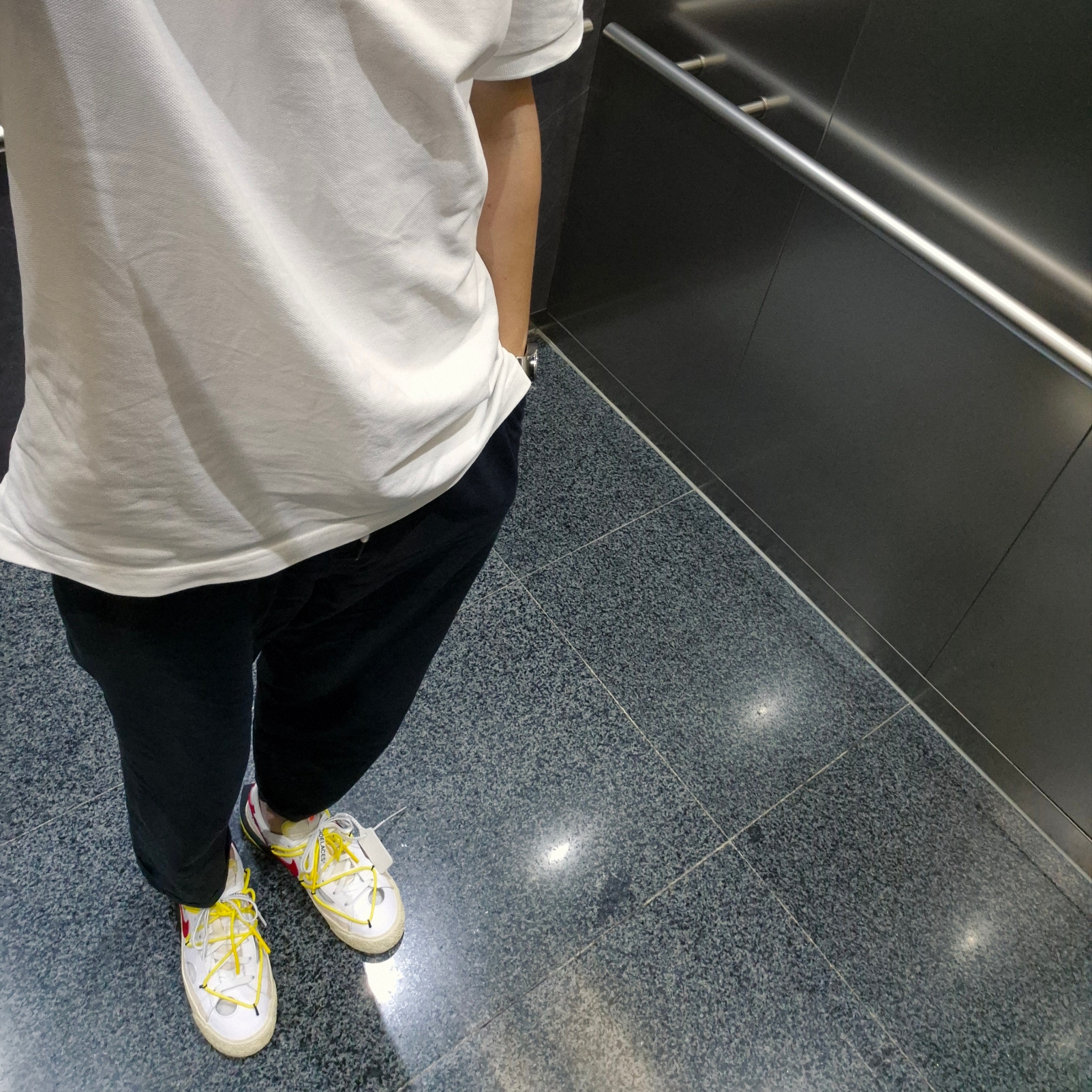 Nike x Off-White Blazer Low '77 White and University Red 착용 스타일 - 1