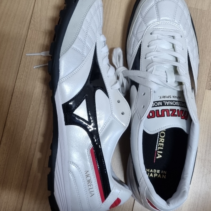 Mizuno Morelia Sala Japan TF White Black 착용 스타일 - 2