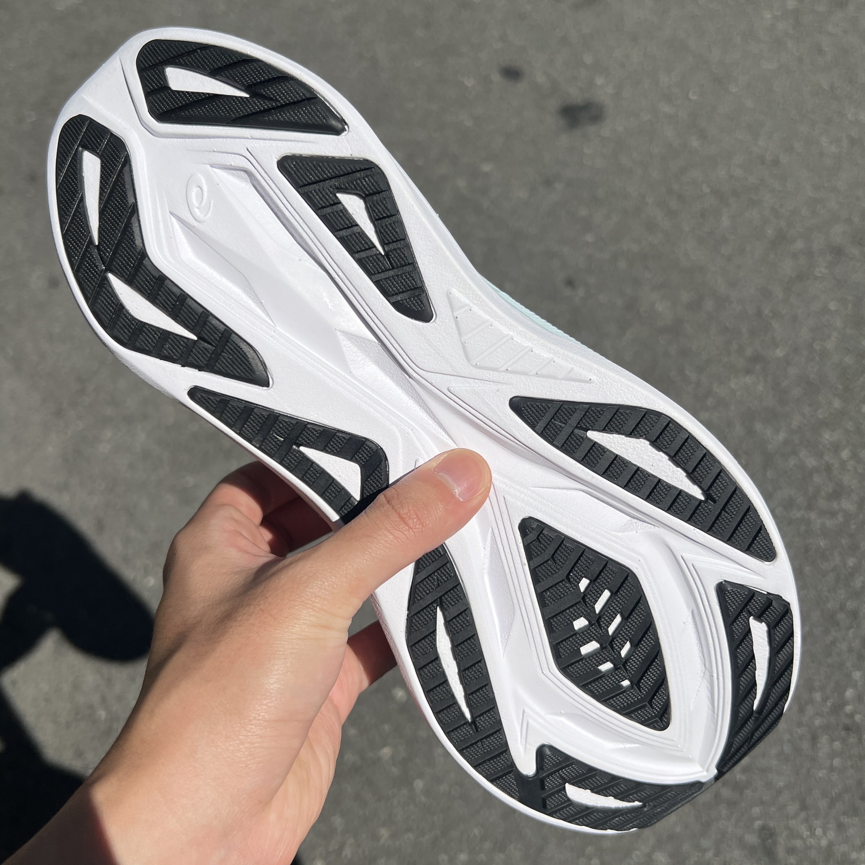 Asics Superblast 2 White Cool Grey 착용 스타일 - 2