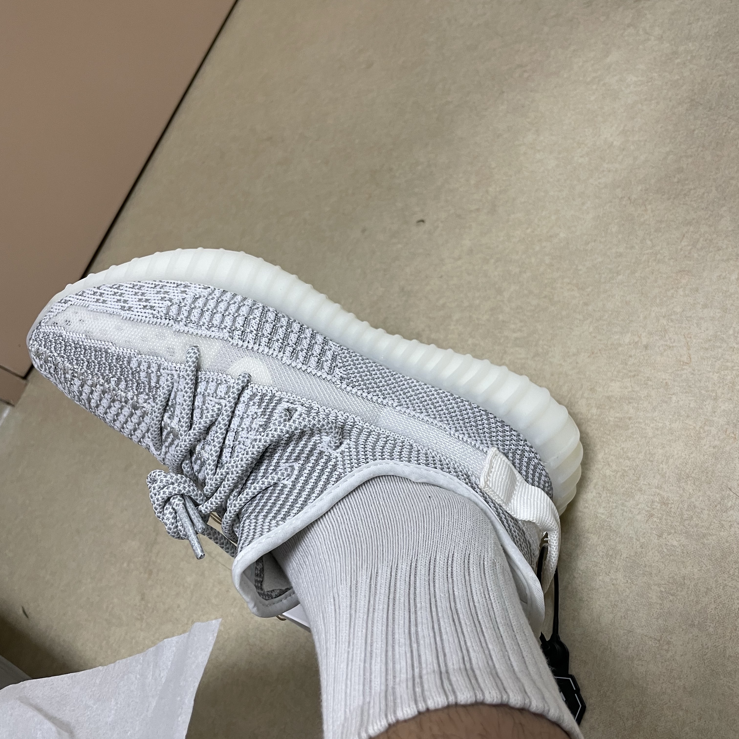 Adidas Yeezy Boost 350 V2 Static 2023 착용 스타일