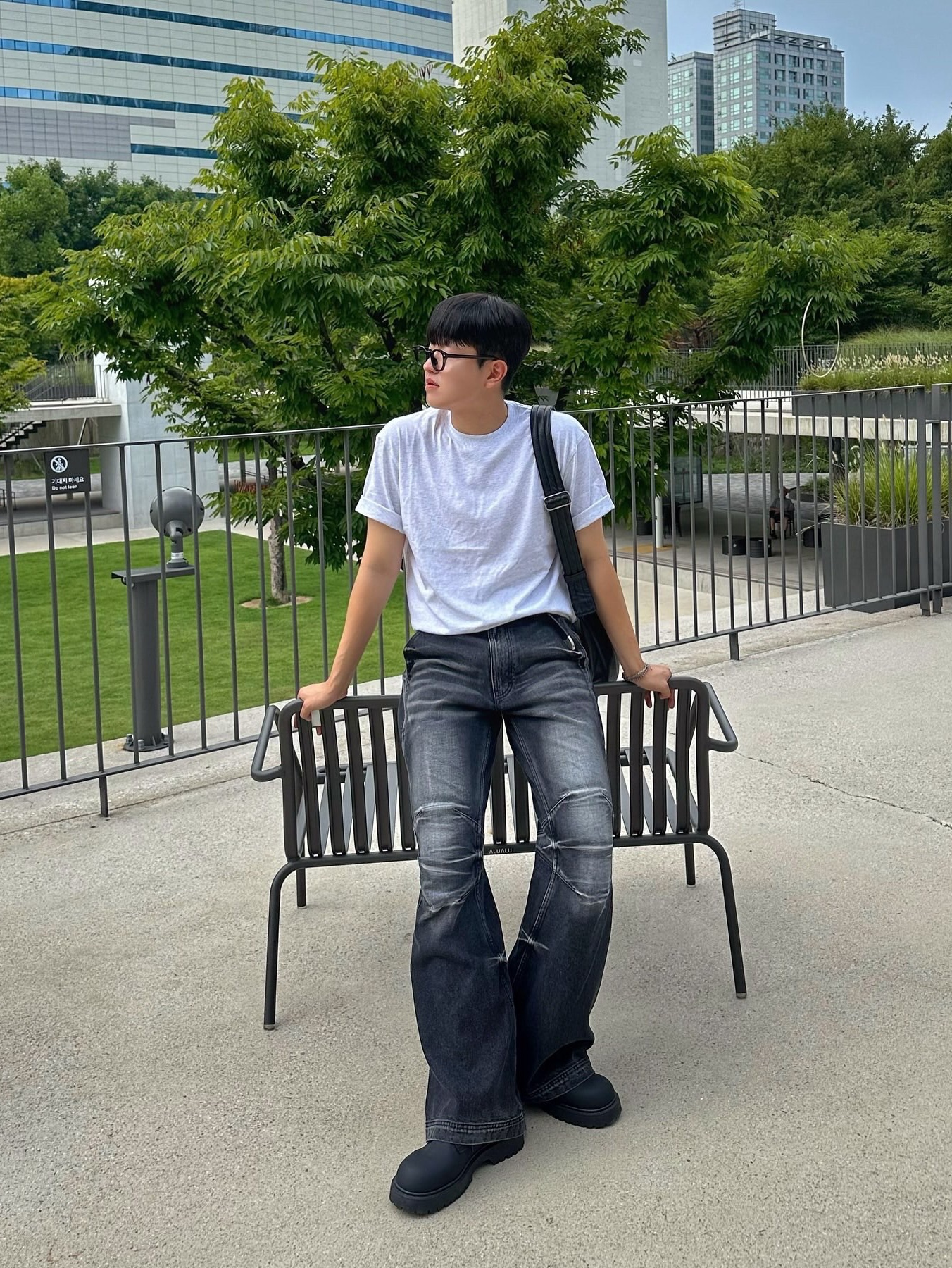 BLR Double Yoke Biker Washing Denim Pants Black (RENEW.) 착용 스타일